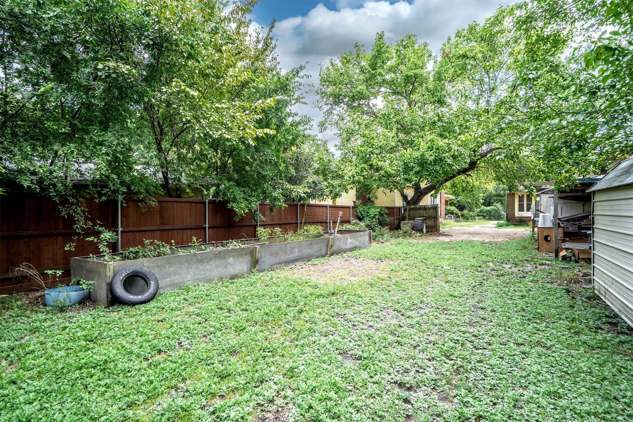 Single Family Residence For Sale in Collin County , 305 Hill Street, Farmersville, Texas 75442, 4 Bedroom, 2 Bathroom, Garage spaces, 3,240 Sqft, built in 1920, Preowned, mls#21024053, Real Estate Agent in Farmersville, Homes For Sale in Collin county, Homes For Sale in Farmersville, Realtor in Farmersville Texas, Real Estate Brokerage Independent Realty Texas, Luminita Cordes Realtor