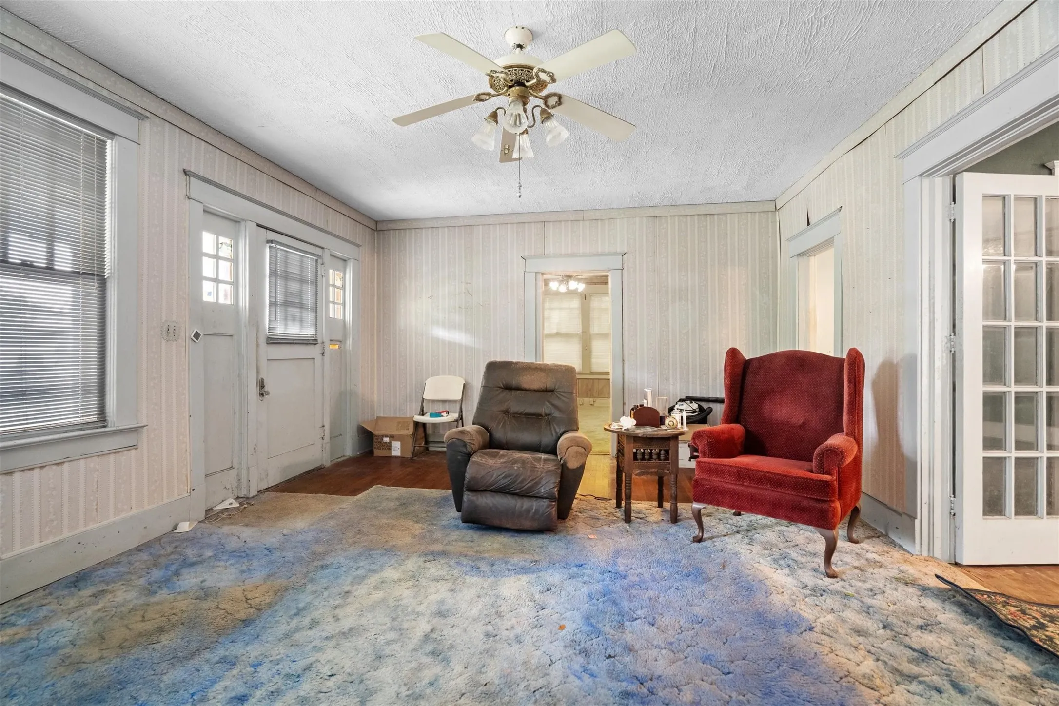 Single Family Residence For Sale in Collin County , 305 Hill Street, Farmersville, Texas 75442, 4 Bedroom, 2 Bathroom, Garage spaces, 3,240 Sqft, built in 1920, Preowned, mls#21024053, Real Estate Agent in Farmersville, Homes For Sale in Collin county, Homes For Sale in Farmersville, Realtor in Farmersville Texas, Real Estate Brokerage Independent Realty Texas, Luminita Cordes Realtor