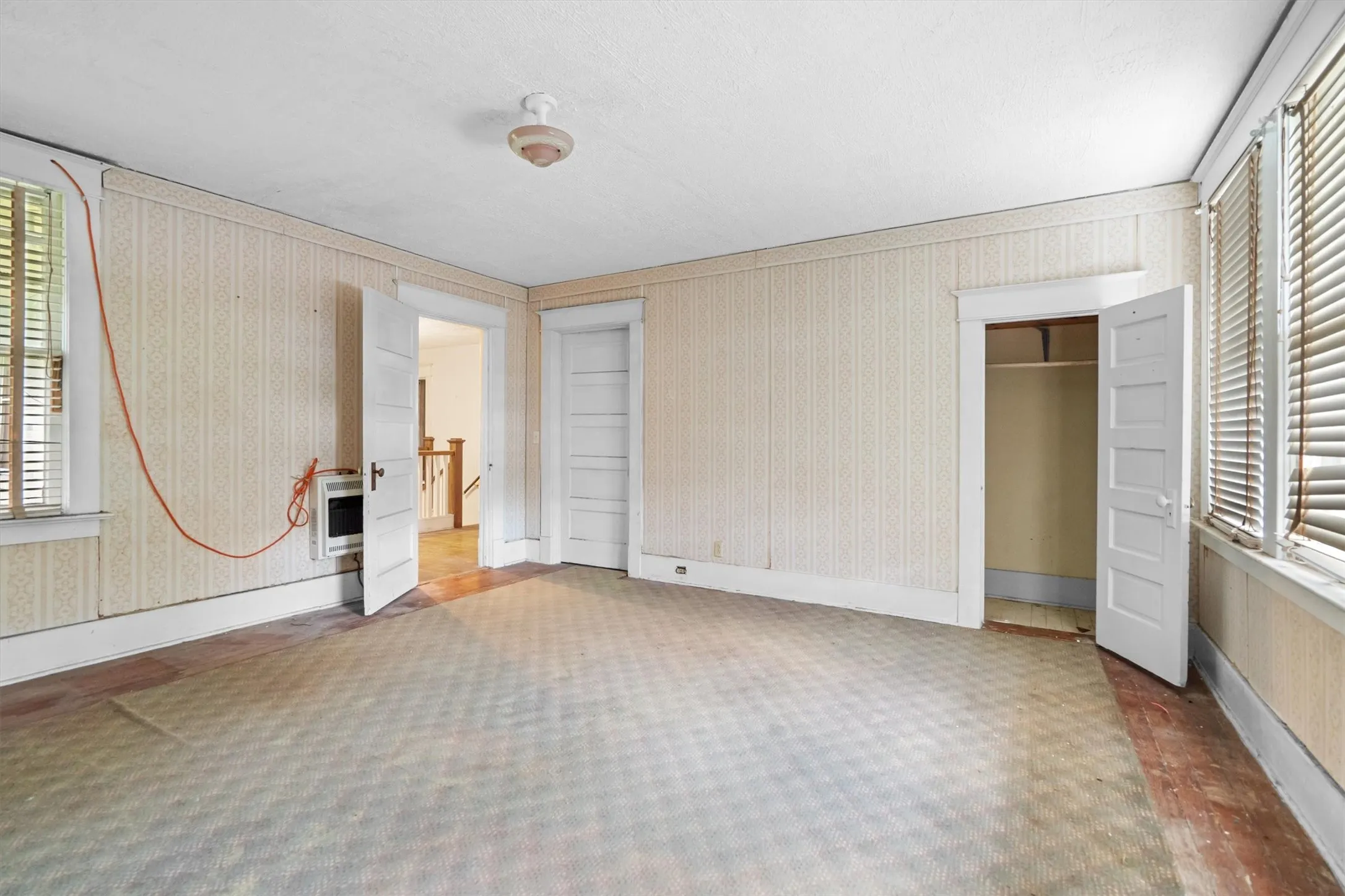 Single Family Residence For Sale in Collin County , 305 Hill Street, Farmersville, Texas 75442, 4 Bedroom, 2 Bathroom, Garage spaces, 3,240 Sqft, built in 1920, Preowned, mls#21024053, Real Estate Agent in Farmersville, Homes For Sale in Collin county, Homes For Sale in Farmersville, Realtor in Farmersville Texas, Real Estate Brokerage Independent Realty Texas, Luminita Cordes Realtor