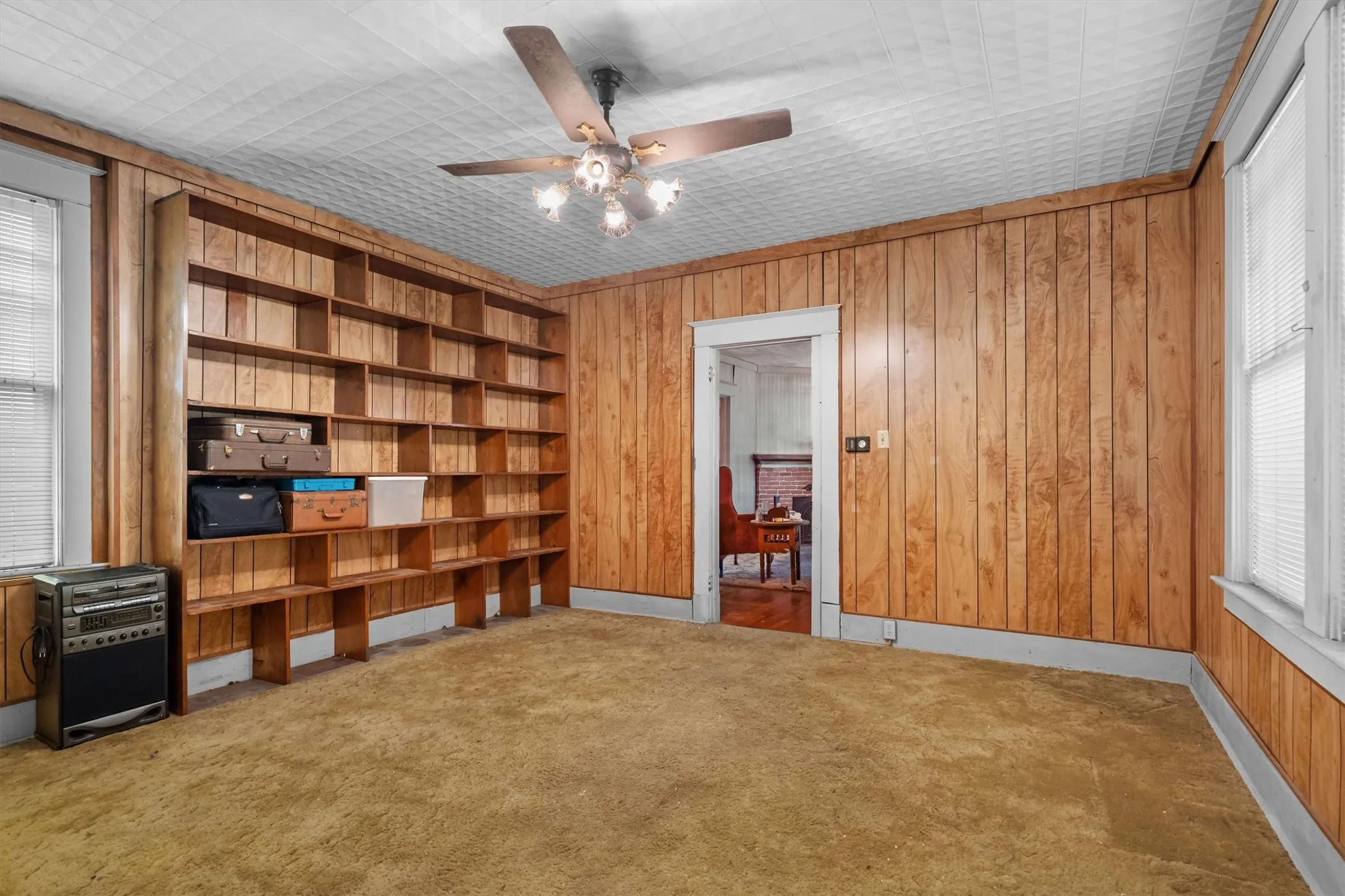 Single Family Residence For Sale in Collin County , 305 Hill Street, Farmersville, Texas 75442, 4 Bedroom, 2 Bathroom, Garage spaces, 3,240 Sqft, built in 1920, Preowned, mls#21024053, Real Estate Agent in Farmersville, Homes For Sale in Collin county, Homes For Sale in Farmersville, Realtor in Farmersville Texas, Real Estate Brokerage Independent Realty Texas, Luminita Cordes Realtor