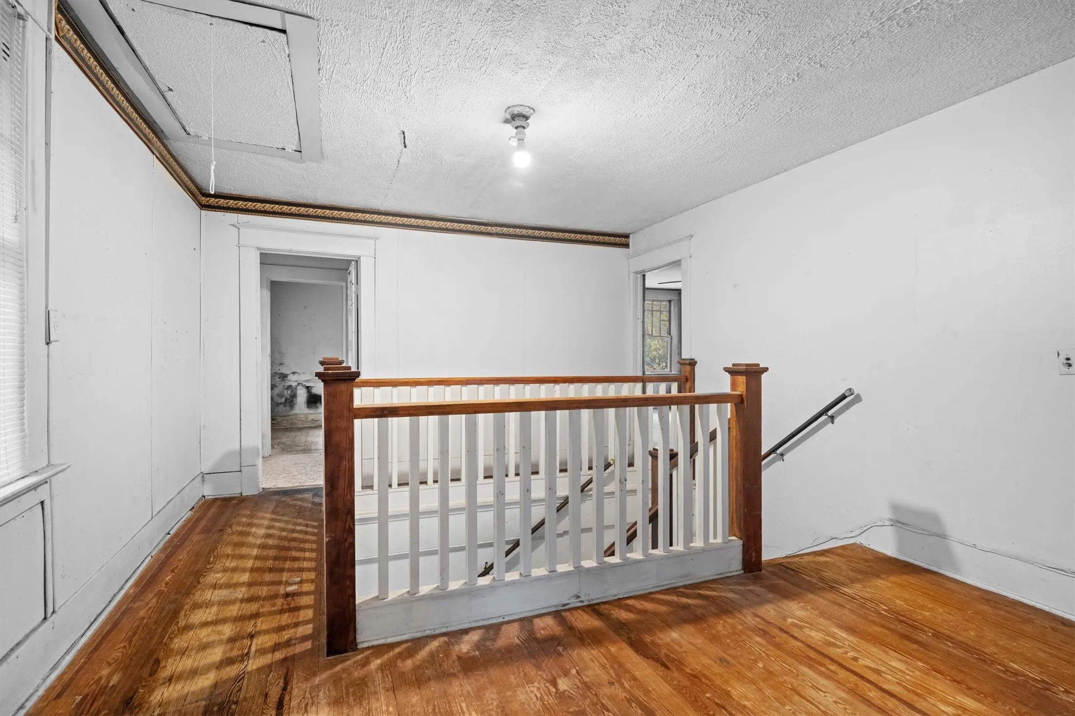 Single Family Residence For Sale in Collin County , 305 Hill Street, Farmersville, Texas 75442, 4 Bedroom, 2 Bathroom, Garage spaces, 3,240 Sqft, built in 1920, Preowned, mls#21024053, Real Estate Agent in Farmersville, Homes For Sale in Collin county, Homes For Sale in Farmersville, Realtor in Farmersville Texas, Real Estate Brokerage Independent Realty Texas, Luminita Cordes Realtor