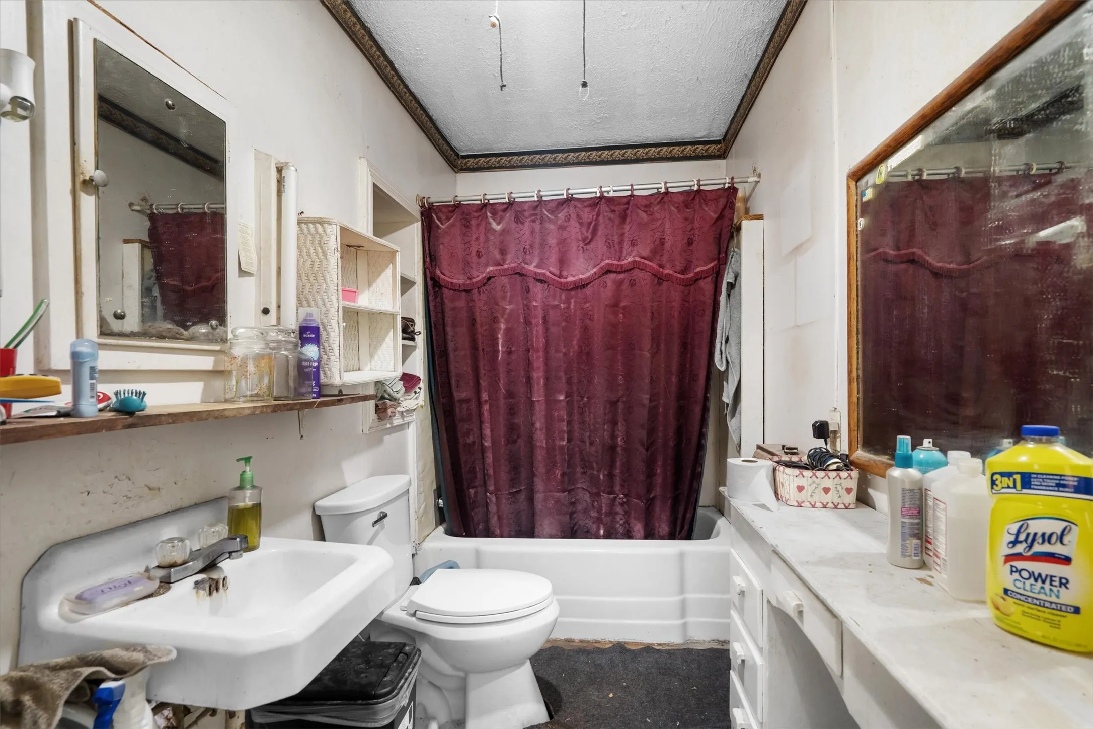 Single Family Residence For Sale in Collin County , 305 Hill Street, Farmersville, Texas 75442, 4 Bedroom, 2 Bathroom, Garage spaces, 3,240 Sqft, built in 1920, Preowned, mls#21024053, Real Estate Agent in Farmersville, Homes For Sale in Collin county, Homes For Sale in Farmersville, Realtor in Farmersville Texas, Real Estate Brokerage Independent Realty Texas, Luminita Cordes Realtor