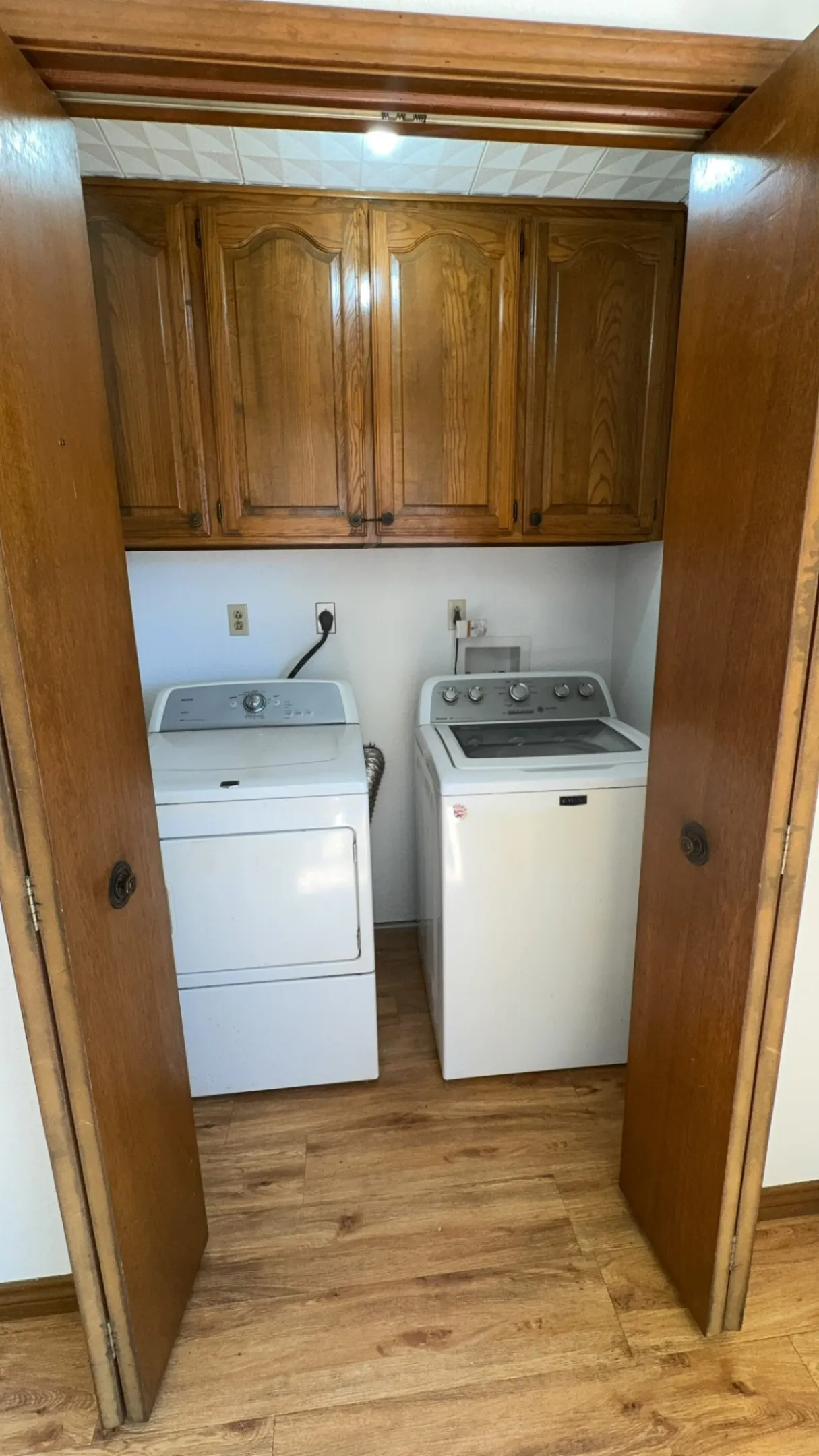 Single Family Residence For Sale in Grayson County , 40 Cumberland Circle, Denison, Texas 75021, 3 Bedroom, 3 Bathroom, 2 Garage spaces, 1,909 Sqft, built in 1985, Preowned, mls#21059924, Real Estate Agent in Denison, Homes For Sale in Grayson county, Homes For Sale in Denison, Realtor in Denison Texas, Real Estate Brokerage Independent Realty Texas, Luminita Cordes Realtor