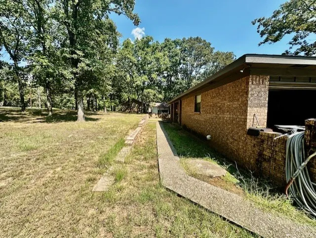 Single Family Residence For Sale in Grayson County , 40 Cumberland Circle, Denison, Texas 75021, 3 Bedroom, 3 Bathroom, 2 Garage spaces, 1,909 Sqft, built in 1985, Preowned, mls#21059924, Real Estate Agent in Denison, Homes For Sale in Grayson county, Homes For Sale in Denison, Realtor in Denison Texas, Real Estate Brokerage Independent Realty Texas, Luminita Cordes Realtor