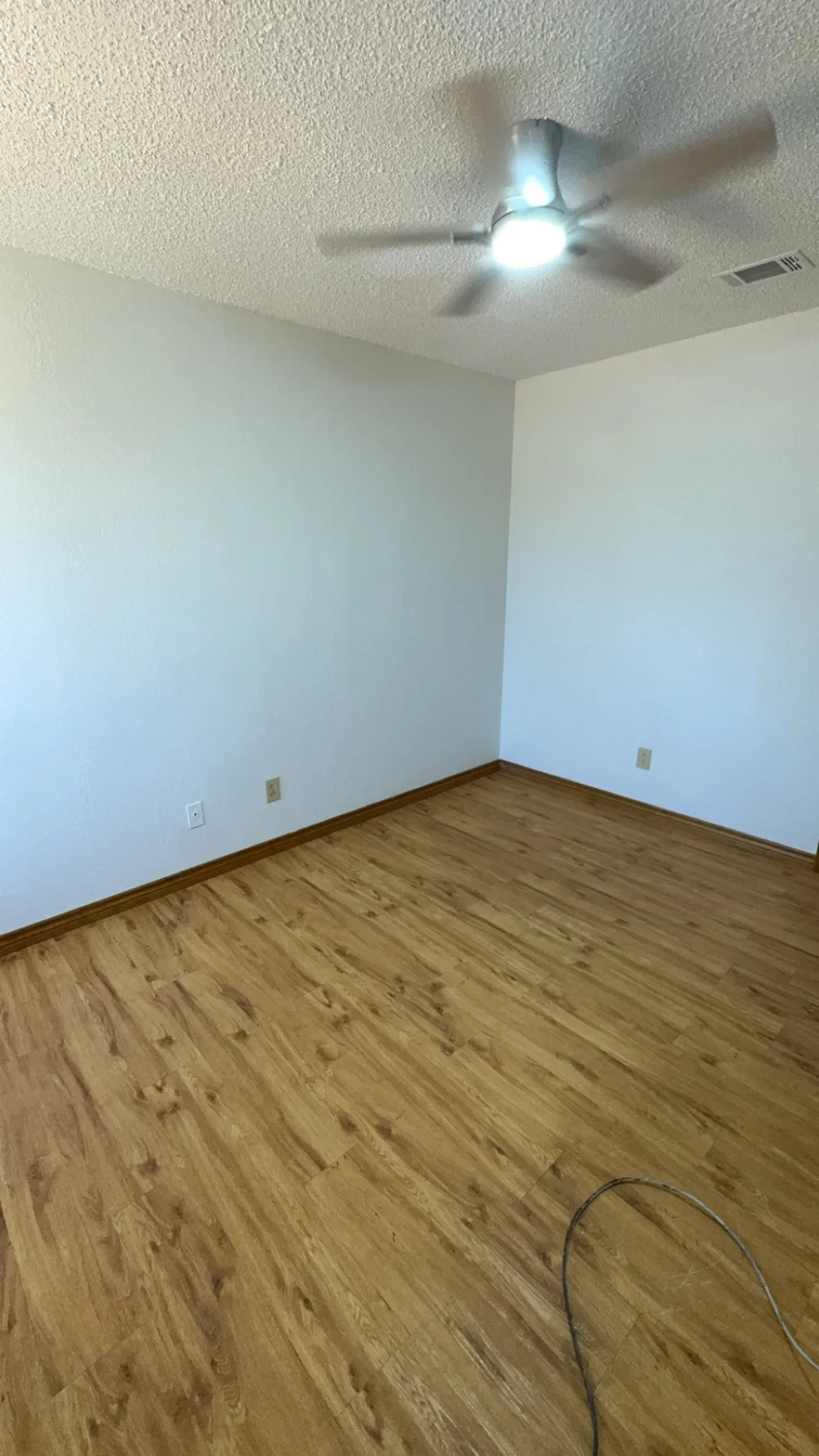 Single Family Residence For Sale in Grayson County , 40 Cumberland Circle, Denison, Texas 75021, 3 Bedroom, 3 Bathroom, 2 Garage spaces, 1,909 Sqft, built in 1985, Preowned, mls#21059924, Real Estate Agent in Denison, Homes For Sale in Grayson county, Homes For Sale in Denison, Realtor in Denison Texas, Real Estate Brokerage Independent Realty Texas, Luminita Cordes Realtor