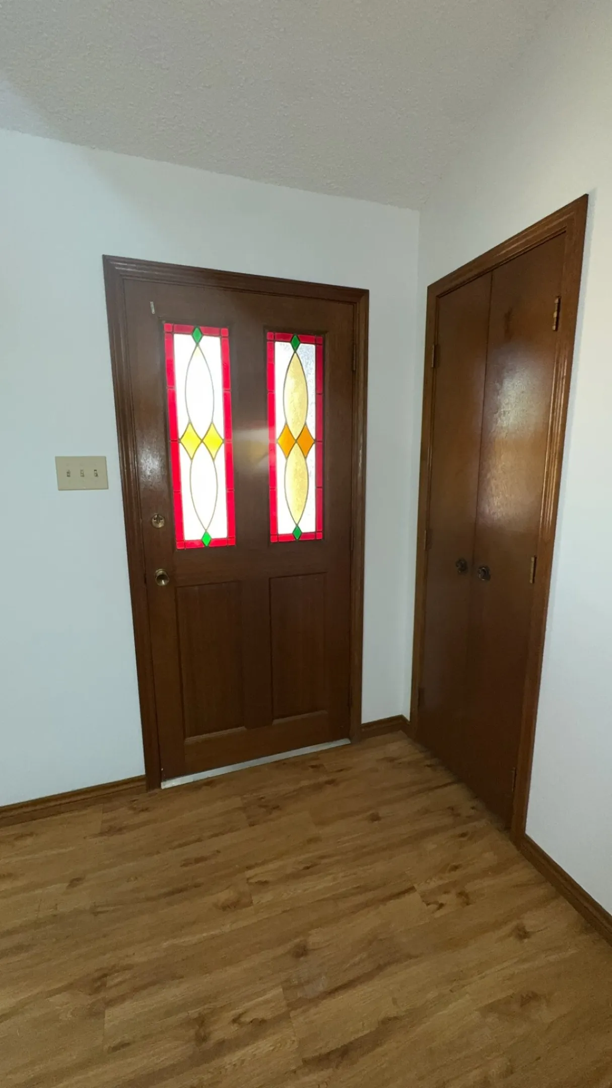 Single Family Residence For Sale in Grayson County , 40 Cumberland Circle, Denison, Texas 75021, 3 Bedroom, 3 Bathroom, 2 Garage spaces, 1,909 Sqft, built in 1985, Preowned, mls#21059924, Real Estate Agent in Denison, Homes For Sale in Grayson county, Homes For Sale in Denison, Realtor in Denison Texas, Real Estate Brokerage Independent Realty Texas, Luminita Cordes Realtor