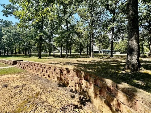 Single Family Residence For Sale in Grayson County , 40 Cumberland Circle, Denison, Texas 75021, 3 Bedroom, 3 Bathroom, 2 Garage spaces, 1,909 Sqft, built in 1985, Preowned, mls#21059924, Real Estate Agent in Denison, Homes For Sale in Grayson county, Homes For Sale in Denison, Realtor in Denison Texas, Real Estate Brokerage Independent Realty Texas, Luminita Cordes Realtor