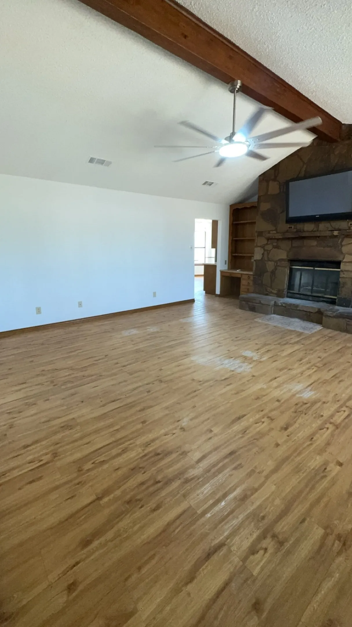 Single Family Residence For Sale in Grayson County , 40 Cumberland Circle, Denison, Texas 75021, 3 Bedroom, 3 Bathroom, 2 Garage spaces, 1,909 Sqft, built in 1985, Preowned, mls#21059924, Real Estate Agent in Denison, Homes For Sale in Grayson county, Homes For Sale in Denison, Realtor in Denison Texas, Real Estate Brokerage Independent Realty Texas, Luminita Cordes Realtor