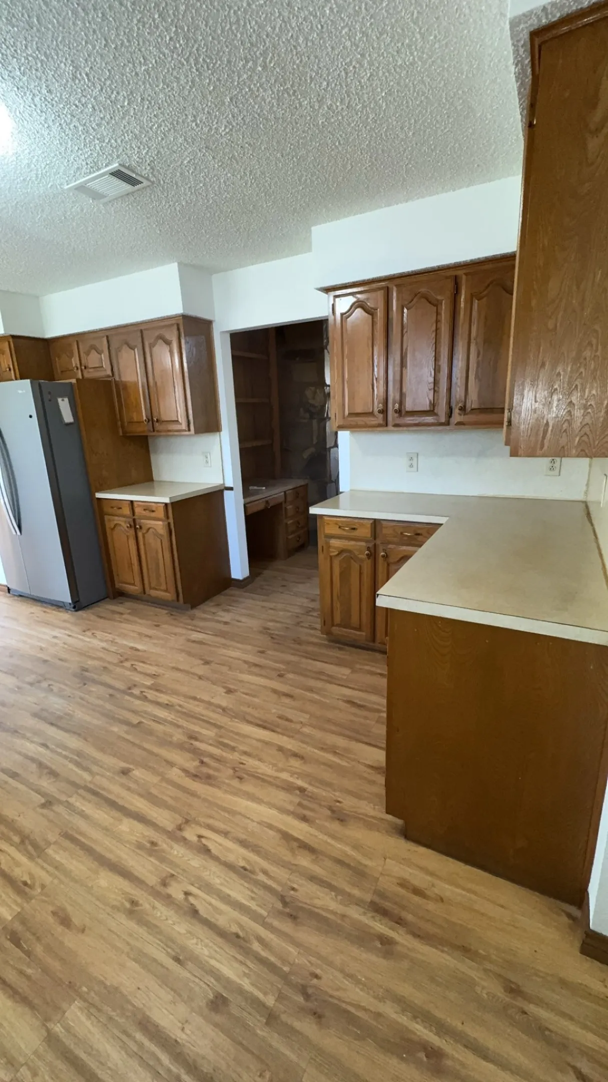 Single Family Residence For Sale in Grayson County , 40 Cumberland Circle, Denison, Texas 75021, 3 Bedroom, 3 Bathroom, 2 Garage spaces, 1,909 Sqft, built in 1985, Preowned, mls#21059924, Real Estate Agent in Denison, Homes For Sale in Grayson county, Homes For Sale in Denison, Realtor in Denison Texas, Real Estate Brokerage Independent Realty Texas, Luminita Cordes Realtor