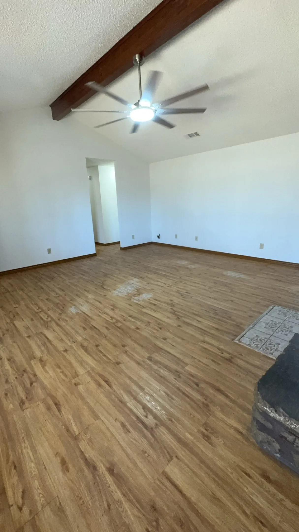 Single Family Residence For Sale in Grayson County , 40 Cumberland Circle, Denison, Texas 75021, 3 Bedroom, 3 Bathroom, 2 Garage spaces, 1,909 Sqft, built in 1985, Preowned, mls#21059924, Real Estate Agent in Denison, Homes For Sale in Grayson county, Homes For Sale in Denison, Realtor in Denison Texas, Real Estate Brokerage Independent Realty Texas, Luminita Cordes Realtor