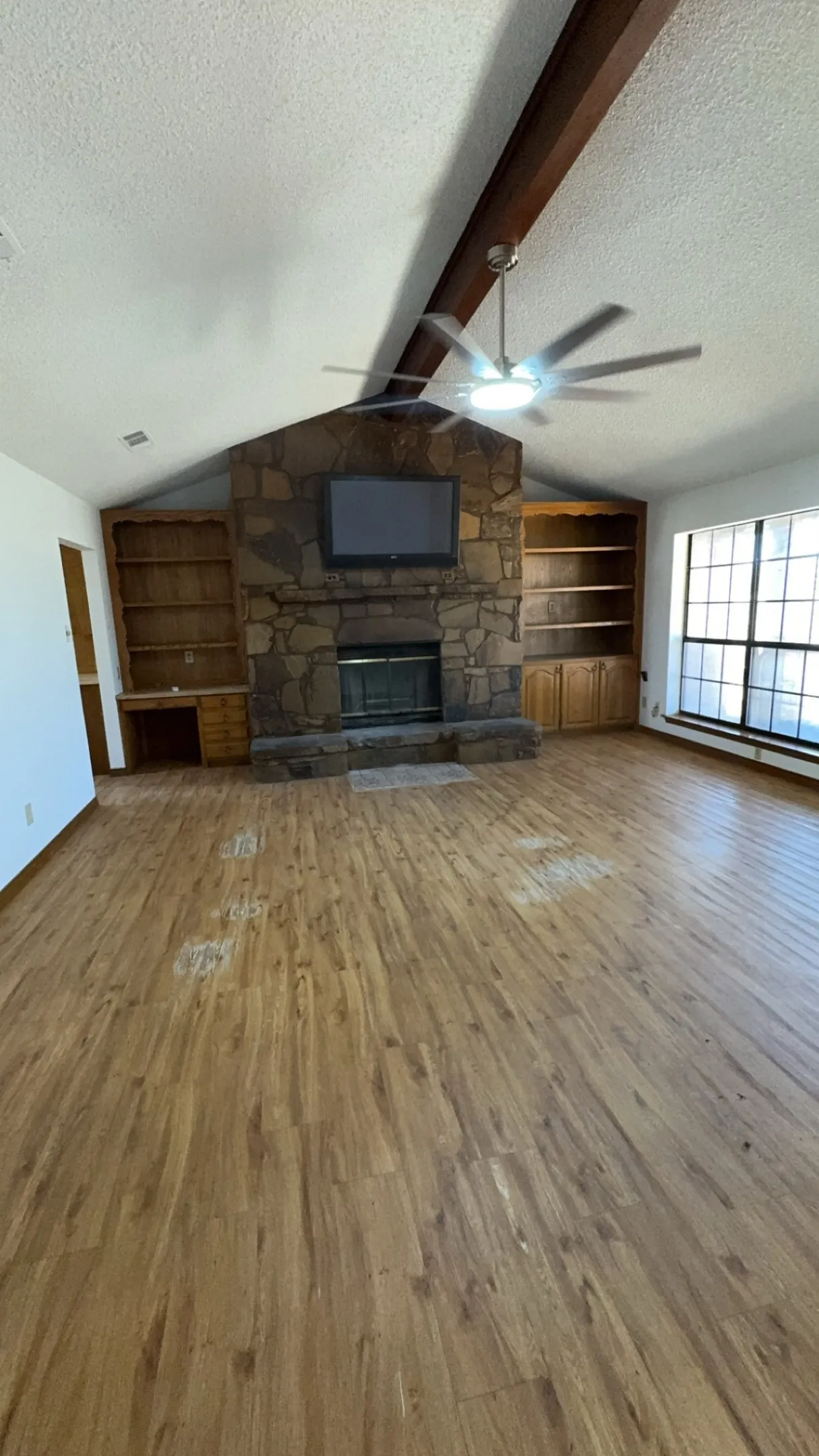 Single Family Residence For Sale in Grayson County , 40 Cumberland Circle, Denison, Texas 75021, 3 Bedroom, 3 Bathroom, 2 Garage spaces, 1,909 Sqft, built in 1985, Preowned, mls#21059924, Real Estate Agent in Denison, Homes For Sale in Grayson county, Homes For Sale in Denison, Realtor in Denison Texas, Real Estate Brokerage Independent Realty Texas, Luminita Cordes Realtor