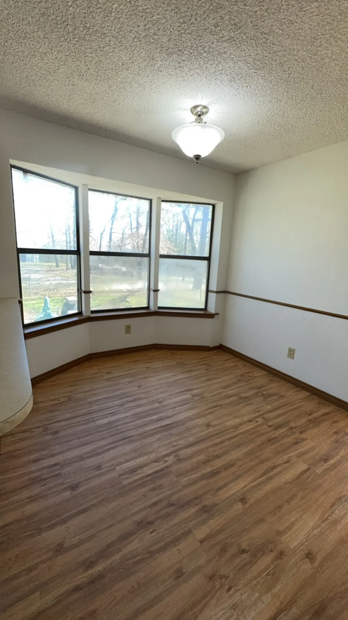 Single Family Residence For Sale in Grayson County , 40 Cumberland Circle, Denison, Texas 75021, 3 Bedroom, 3 Bathroom, 2 Garage spaces, 1,909 Sqft, built in 1985, Preowned, mls#21059924, Real Estate Agent in Denison, Homes For Sale in Grayson county, Homes For Sale in Denison, Realtor in Denison Texas, Real Estate Brokerage Independent Realty Texas, Luminita Cordes Realtor