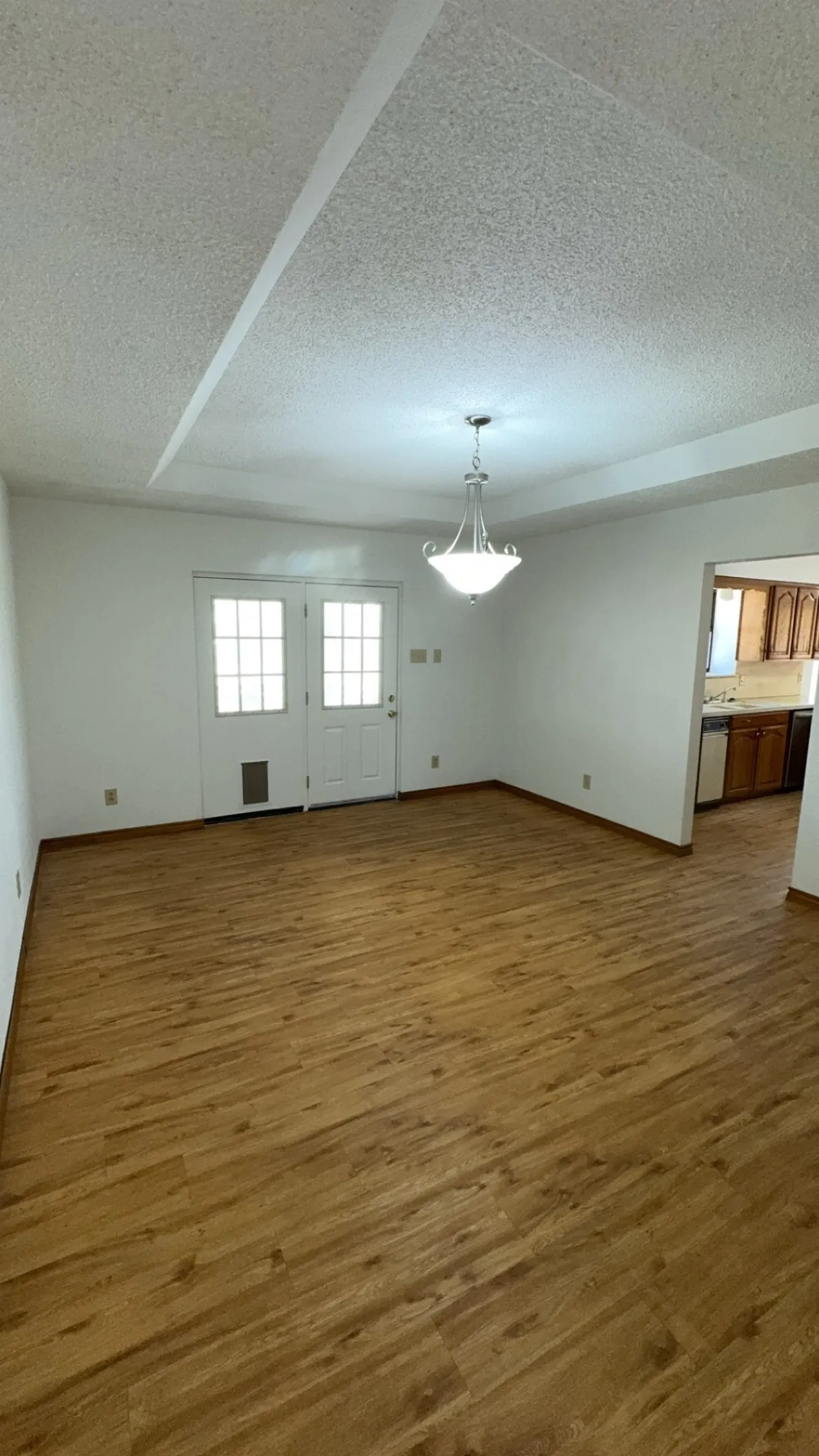 Single Family Residence For Sale in Grayson County , 40 Cumberland Circle, Denison, Texas 75021, 3 Bedroom, 3 Bathroom, 2 Garage spaces, 1,909 Sqft, built in 1985, Preowned, mls#21059924, Real Estate Agent in Denison, Homes For Sale in Grayson county, Homes For Sale in Denison, Realtor in Denison Texas, Real Estate Brokerage Independent Realty Texas, Luminita Cordes Realtor