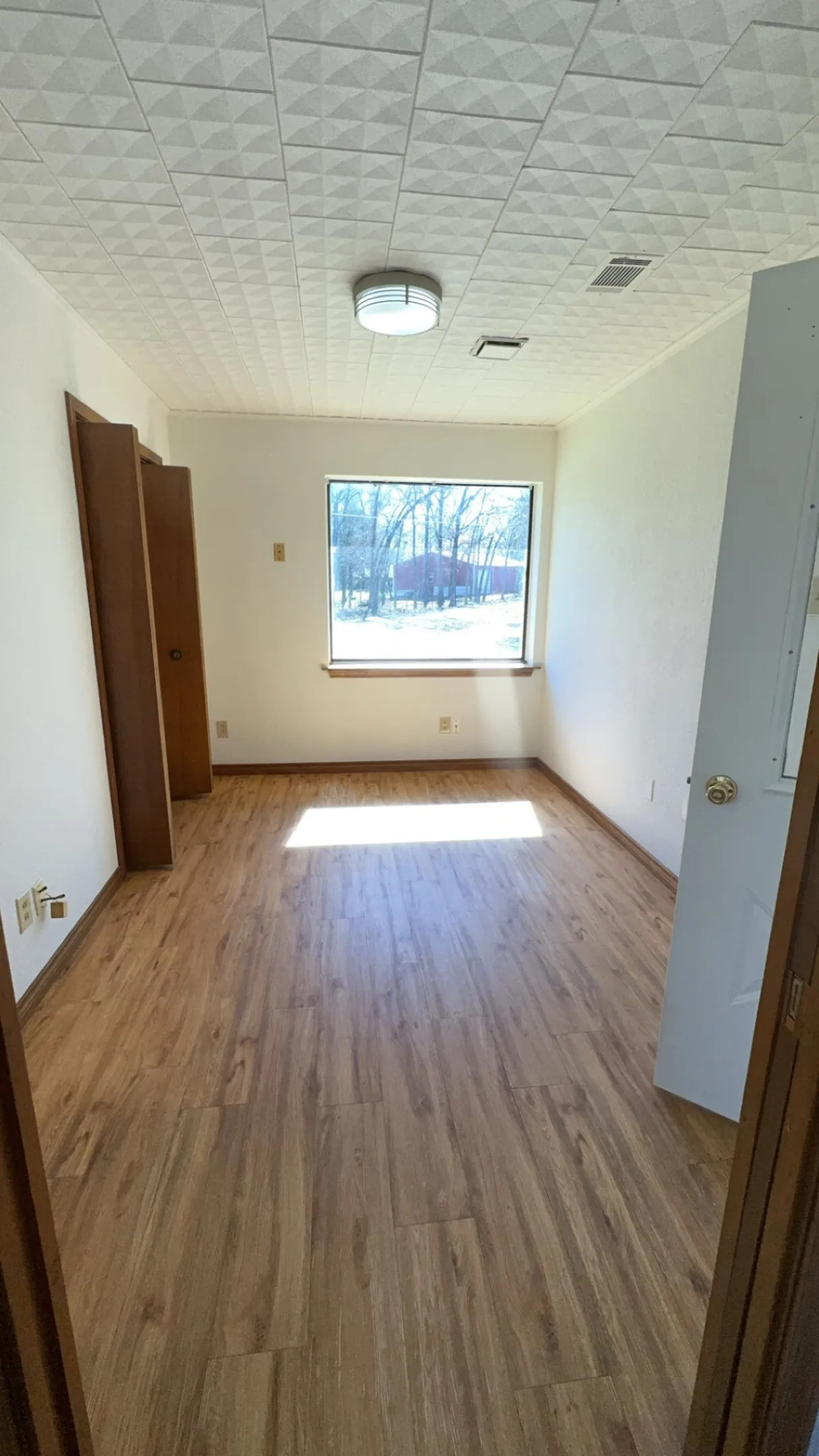 Single Family Residence For Sale in Grayson County , 40 Cumberland Circle, Denison, Texas 75021, 3 Bedroom, 3 Bathroom, 2 Garage spaces, 1,909 Sqft, built in 1985, Preowned, mls#21059924, Real Estate Agent in Denison, Homes For Sale in Grayson county, Homes For Sale in Denison, Realtor in Denison Texas, Real Estate Brokerage Independent Realty Texas, Luminita Cordes Realtor