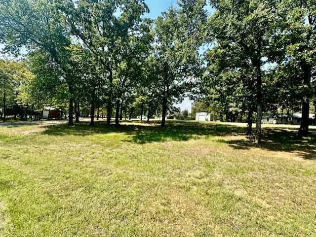 Single Family Residence For Sale in Grayson County , 40 Cumberland Circle, Denison, Texas 75021, 3 Bedroom, 3 Bathroom, 2 Garage spaces, 1,909 Sqft, built in 1985, Preowned, mls#21059924, Real Estate Agent in Denison, Homes For Sale in Grayson county, Homes For Sale in Denison, Realtor in Denison Texas, Real Estate Brokerage Independent Realty Texas, Luminita Cordes Realtor
