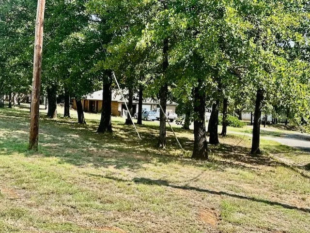 Single Family Residence For Sale in Grayson County , 40 Cumberland Circle, Denison, Texas 75021, 3 Bedroom, 3 Bathroom, 2 Garage spaces, 1,909 Sqft, built in 1985, Preowned, mls#21059924, Real Estate Agent in Denison, Homes For Sale in Grayson county, Homes For Sale in Denison, Realtor in Denison Texas, Real Estate Brokerage Independent Realty Texas, Luminita Cordes Realtor