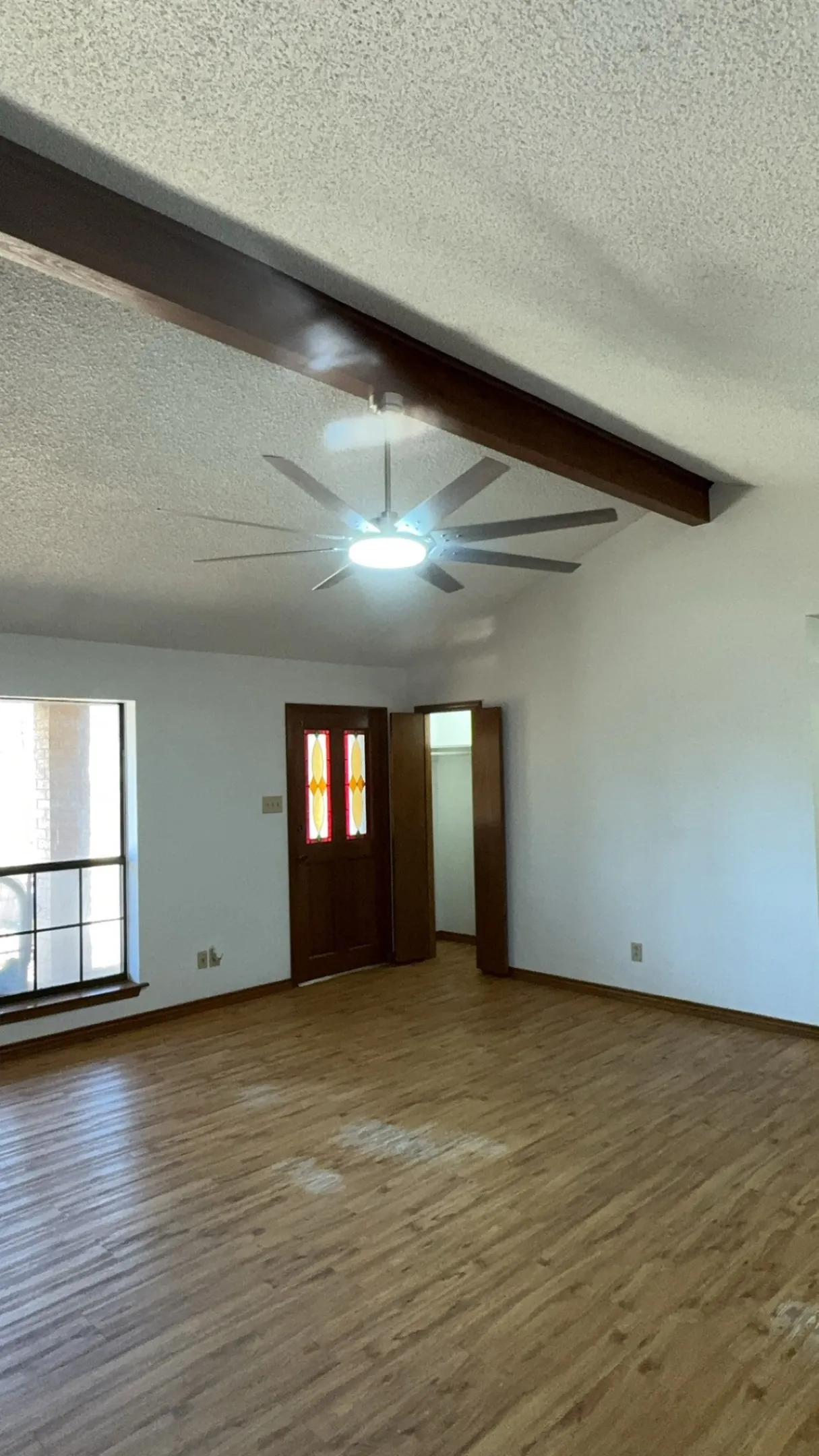 Single Family Residence For Sale in Grayson County , 40 Cumberland Circle, Denison, Texas 75021, 3 Bedroom, 3 Bathroom, 2 Garage spaces, 1,909 Sqft, built in 1985, Preowned, mls#21059924, Real Estate Agent in Denison, Homes For Sale in Grayson county, Homes For Sale in Denison, Realtor in Denison Texas, Real Estate Brokerage Independent Realty Texas, Luminita Cordes Realtor