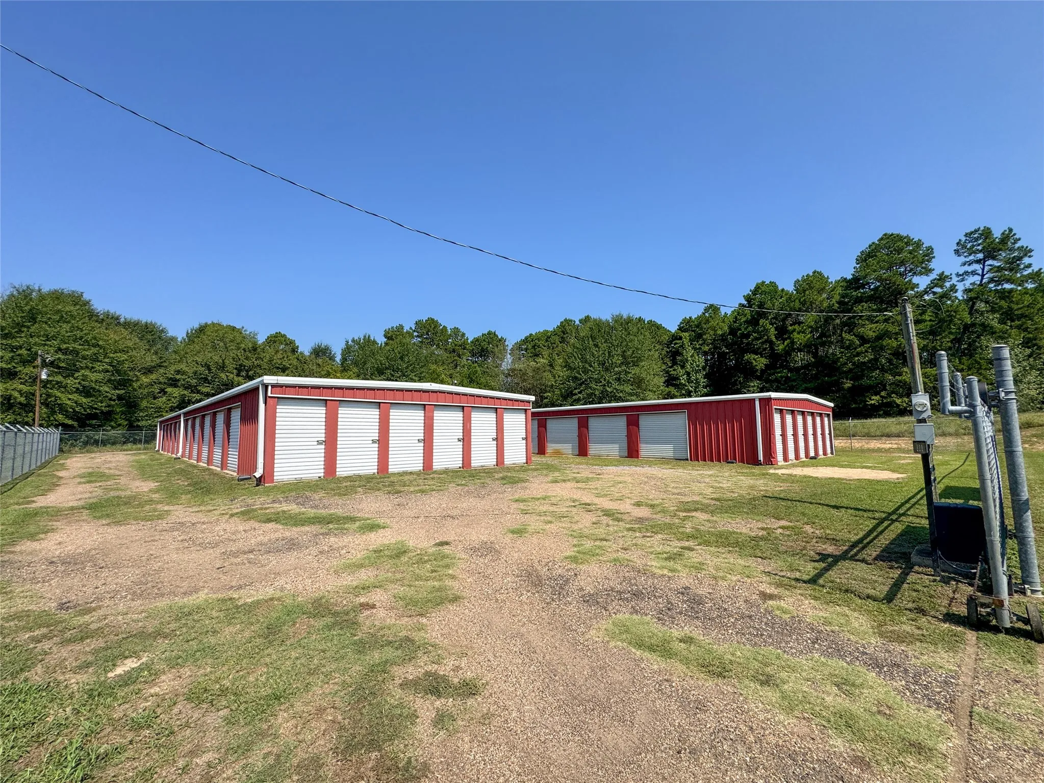 View of yard with an outbuilding