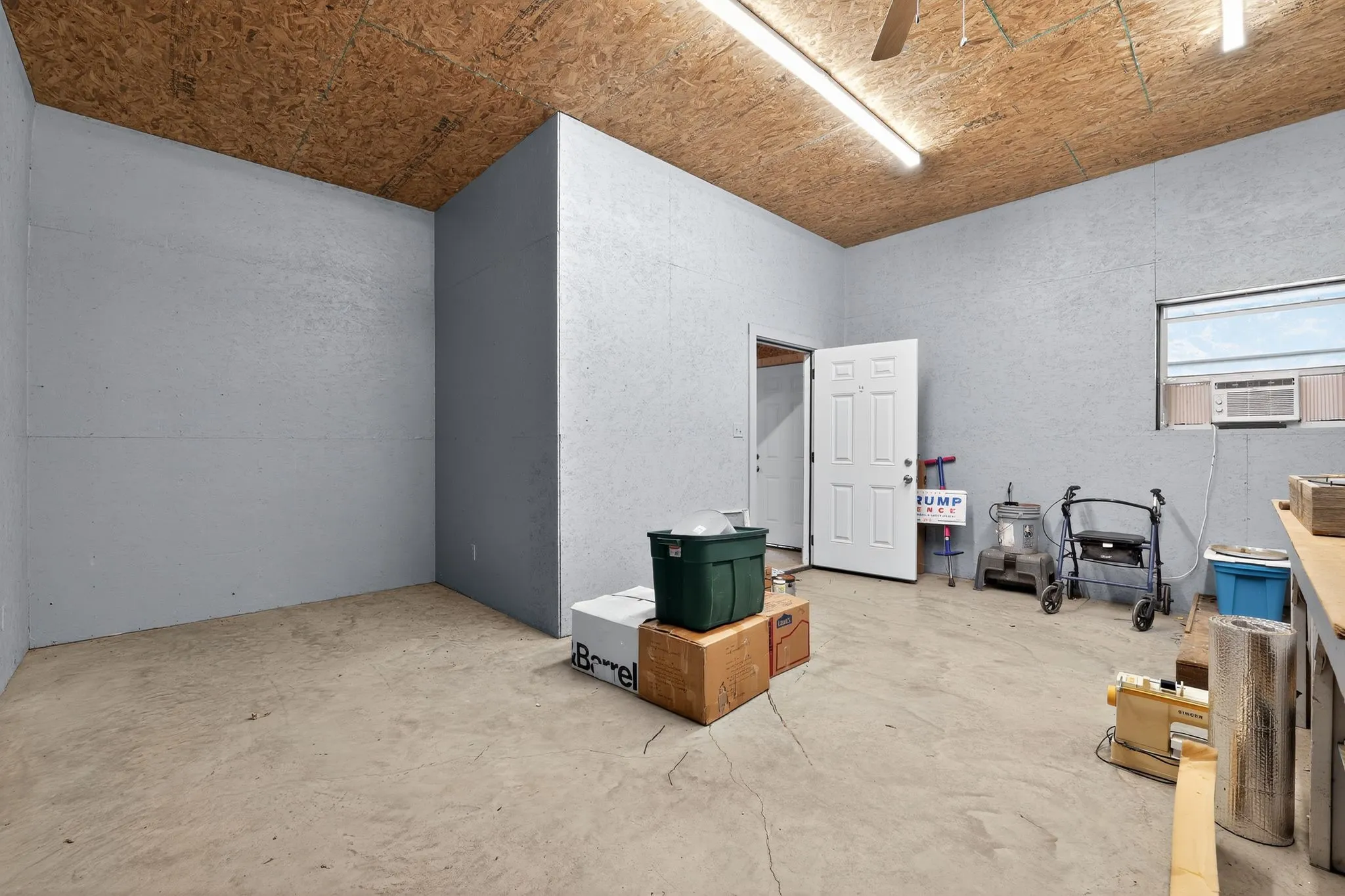 Farm For Sale in Falls County , 5485 State Highway 7, Marlin, Texas 76661, 3 Bedroom, 3 Bathroom, 4 Garage spaces, 2,130 Sqft, built in 1960, mls#21061342, Real Estate Agent in Marlin, Homes For Sale in Falls county, Homes For Sale in Marlin, Realtor in Marlin Texas, Real Estate Brokerage Independent Realty Texas, Luminita Cordes Realtor