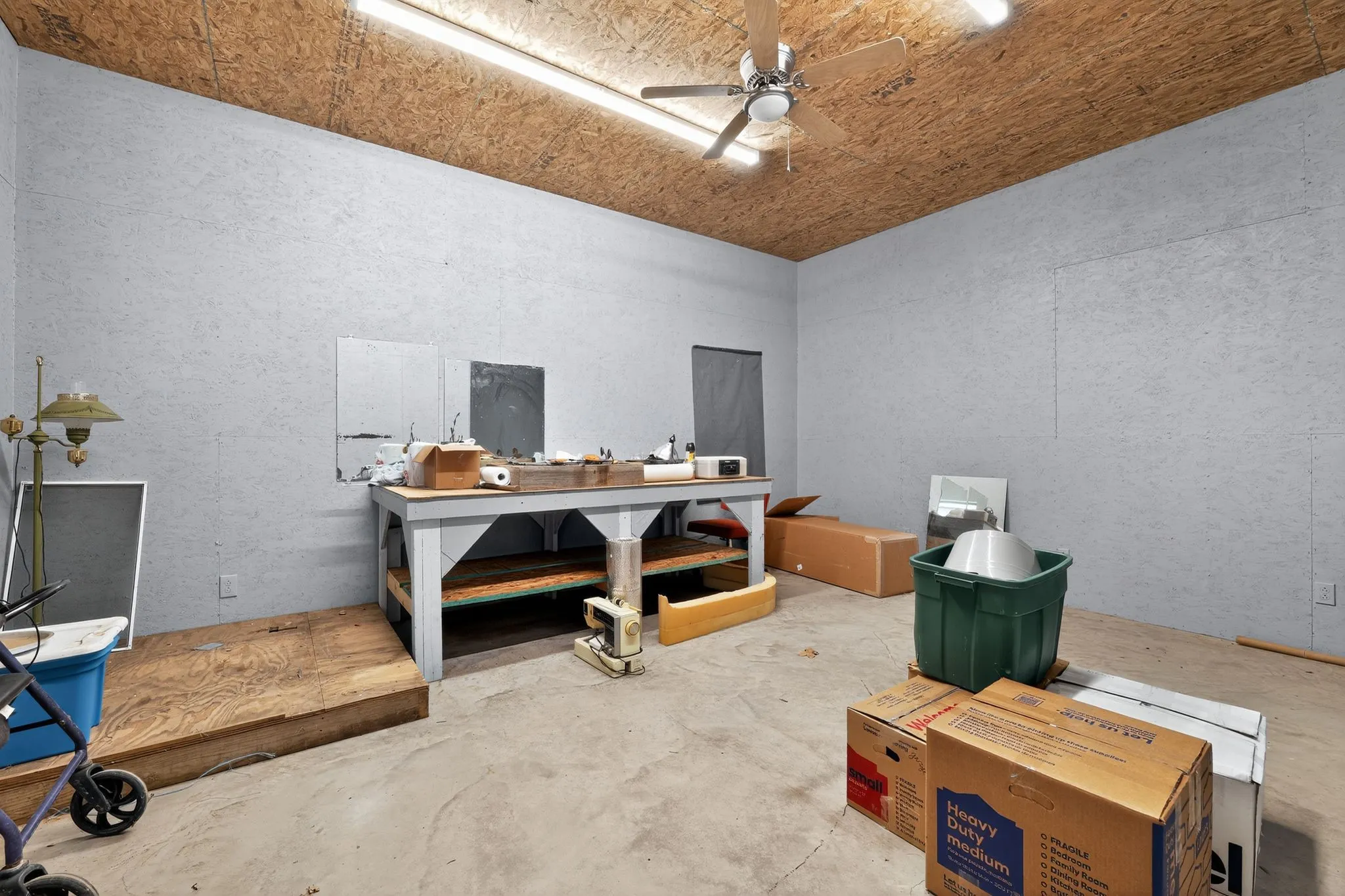 Farm For Sale in Falls County , 5485 State Highway 7, Marlin, Texas 76661, 3 Bedroom, 3 Bathroom, 4 Garage spaces, 2,130 Sqft, built in 1960, mls#21061342, Real Estate Agent in Marlin, Homes For Sale in Falls county, Homes For Sale in Marlin, Realtor in Marlin Texas, Real Estate Brokerage Independent Realty Texas, Luminita Cordes Realtor
