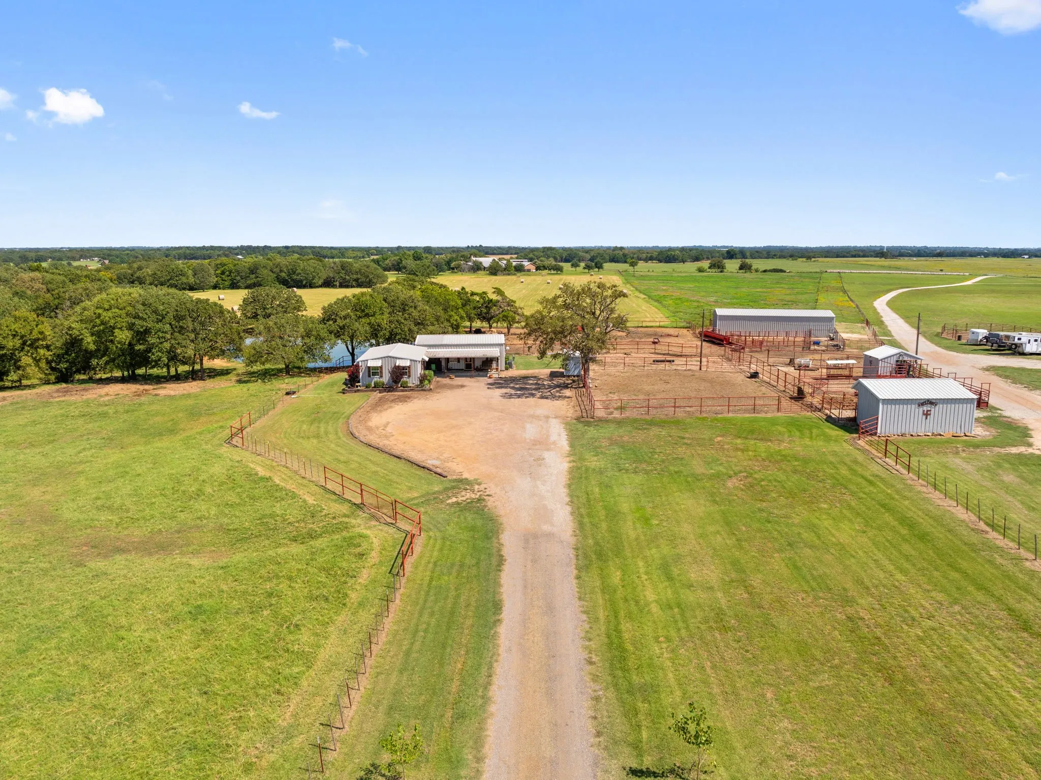 Farm For Sale in Cooke County , 204 Cr 107, Whitesboro, Texas 76273, 2 Bedroom, 2 Bathroom, Garage spaces, 1,176 Sqft, built in 2009, mls#21060936, Real Estate Agent in Whitesboro, Homes For Sale in Cooke county, Homes For Sale in Whitesboro, Realtor in Whitesboro Texas, Real Estate Brokerage Independent Realty Texas, Luminita Cordes Realtor