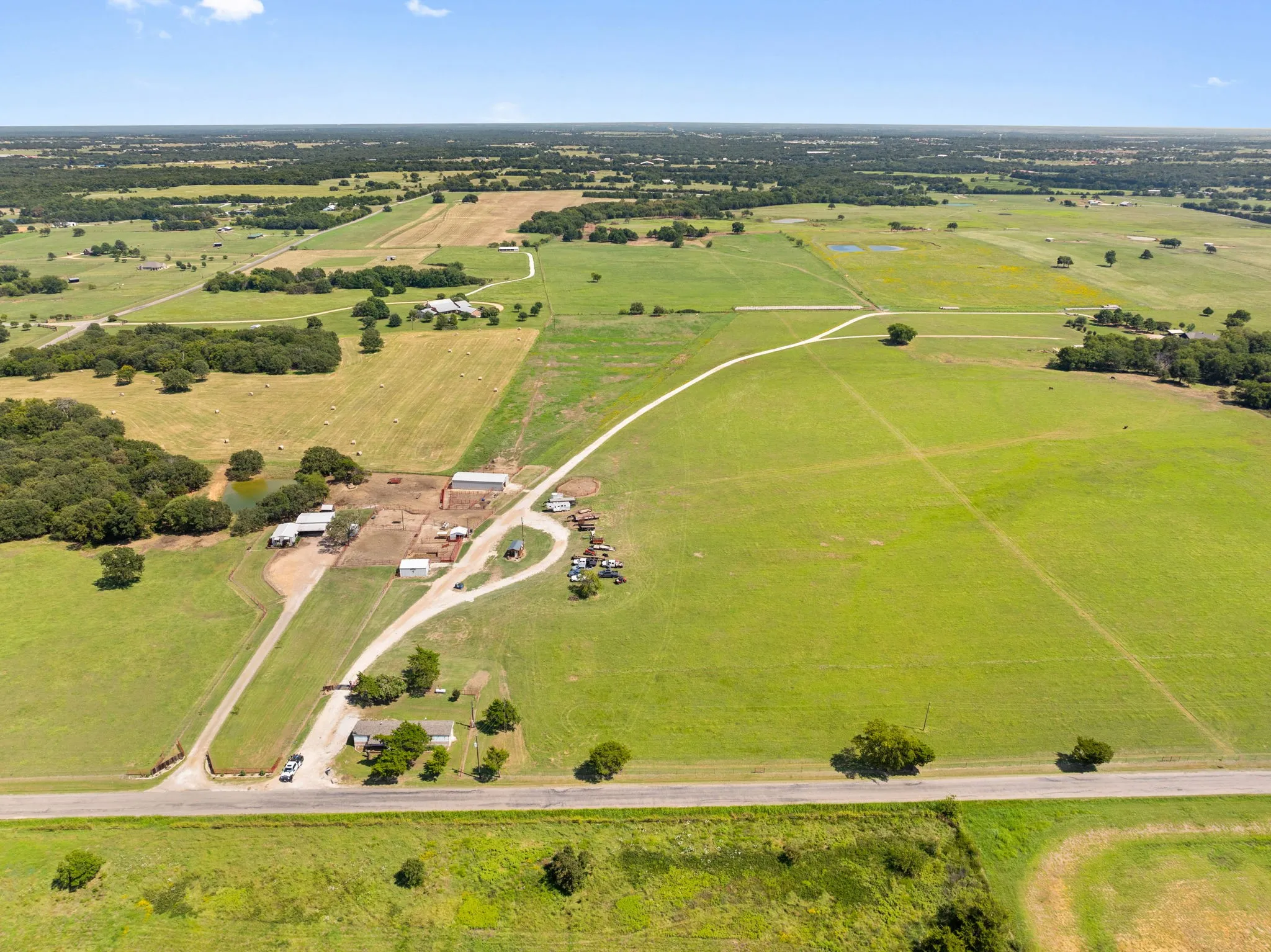 Farm For Sale in Cooke County , 204 Cr 107, Whitesboro, Texas 76273, 2 Bedroom, 2 Bathroom, Garage spaces, 1,176 Sqft, built in 2009, mls#21060936, Real Estate Agent in Whitesboro, Homes For Sale in Cooke county, Homes For Sale in Whitesboro, Realtor in Whitesboro Texas, Real Estate Brokerage Independent Realty Texas, Luminita Cordes Realtor