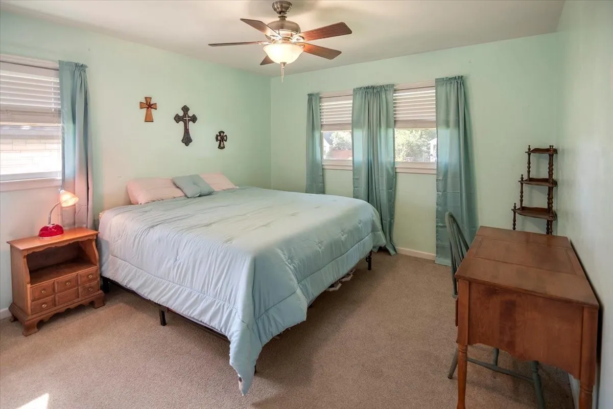 Single Family Residence For Sale in Mc Culloch County , 604 W 15th Street, Brady, Texas 76825, 4 Bedroom, 3 Bathroom, Garage spaces, 2,156 Sqft, built in 1960, Preowned, mls#21050813, Real Estate Agent in Brady, Homes For Sale in Mc Culloch county, Homes For Sale in Brady, Realtor in Brady Texas, Real Estate Brokerage Independent Realty Texas, Luminita Cordes Realtor