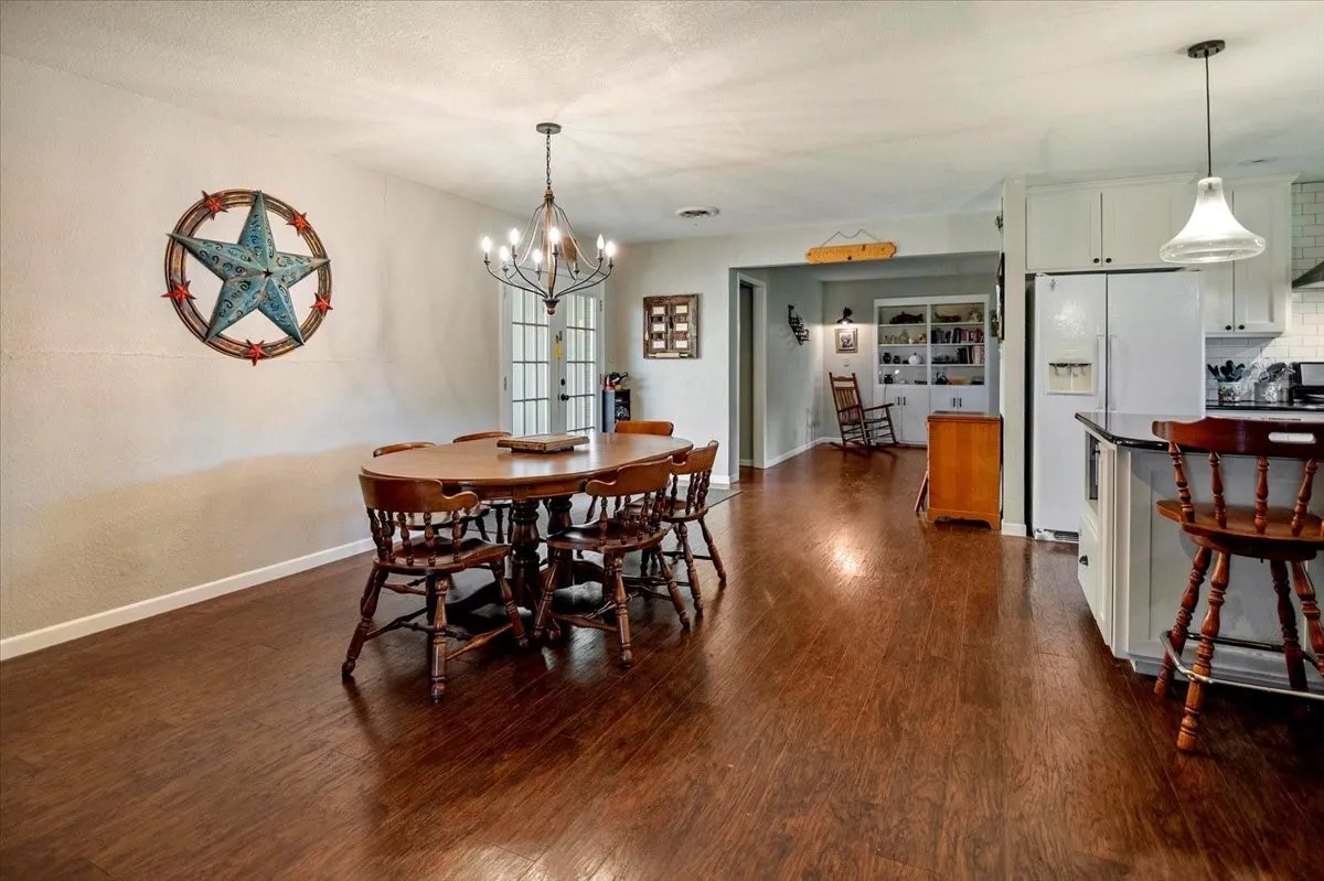 Single Family Residence For Sale in Mc Culloch County , 604 W 15th Street, Brady, Texas 76825, 4 Bedroom, 3 Bathroom, Garage spaces, 2,156 Sqft, built in 1960, Preowned, mls#21050813, Real Estate Agent in Brady, Homes For Sale in Mc Culloch county, Homes For Sale in Brady, Realtor in Brady Texas, Real Estate Brokerage Independent Realty Texas, Luminita Cordes Realtor