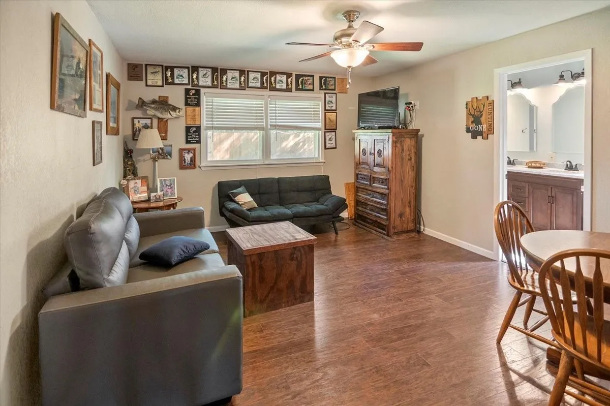 Single Family Residence For Sale in Mc Culloch County , 604 W 15th Street, Brady, Texas 76825, 4 Bedroom, 3 Bathroom, Garage spaces, 2,156 Sqft, built in 1960, Preowned, mls#21050813, Real Estate Agent in Brady, Homes For Sale in Mc Culloch county, Homes For Sale in Brady, Realtor in Brady Texas, Real Estate Brokerage Independent Realty Texas, Luminita Cordes Realtor