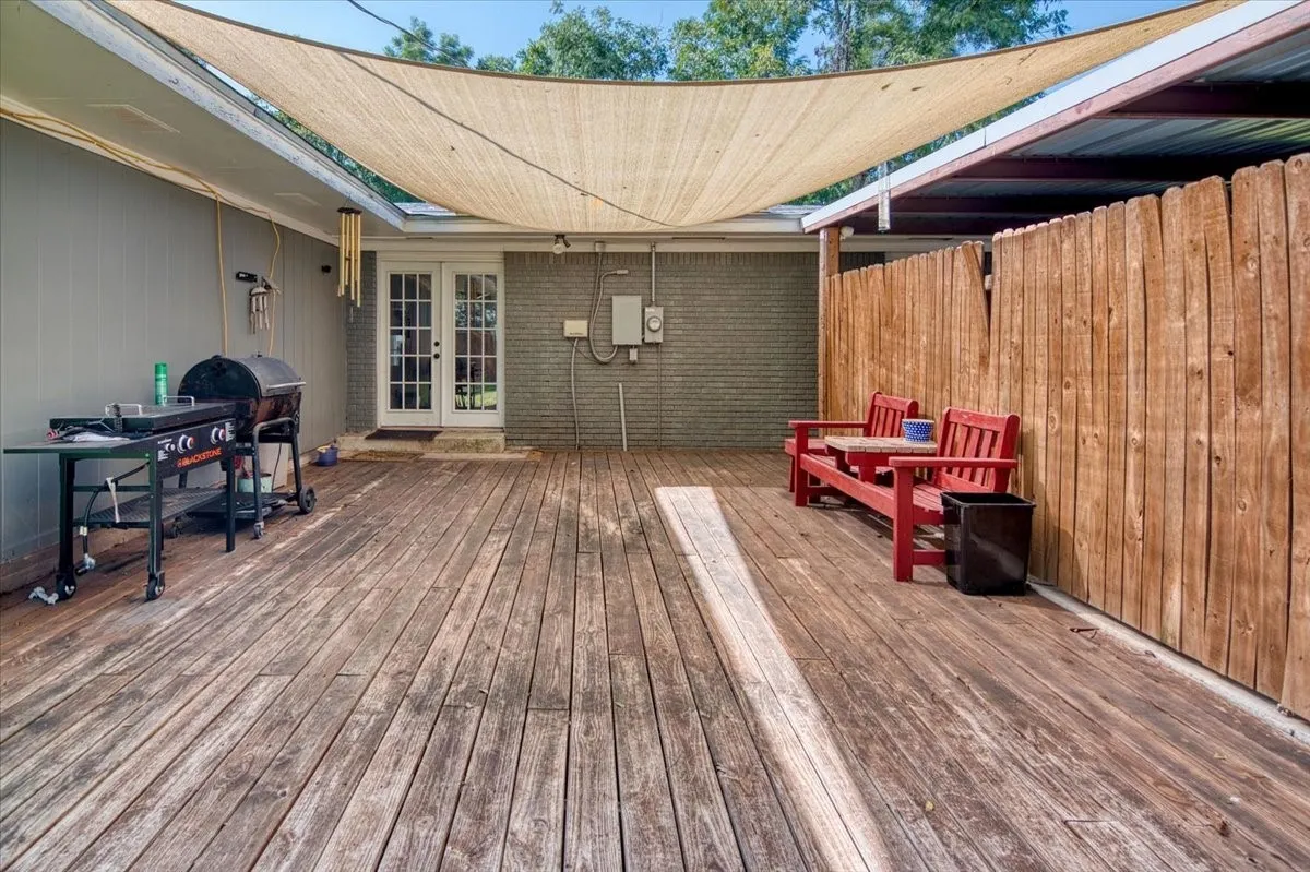 Single Family Residence For Sale in Mc Culloch County , 604 W 15th Street, Brady, Texas 76825, 4 Bedroom, 3 Bathroom, Garage spaces, 2,156 Sqft, built in 1960, Preowned, mls#21050813, Real Estate Agent in Brady, Homes For Sale in Mc Culloch county, Homes For Sale in Brady, Realtor in Brady Texas, Real Estate Brokerage Independent Realty Texas, Luminita Cordes Realtor