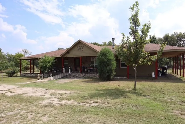 Single Family Residence For Sale in Fannin County , 2306 County Road 4145, Bonham, Texas 75418, 4 Bedroom, 3 Bathroom, Garage spaces, 1,792 Sqft, built in 2001, mls#21062525, Real Estate Agent in Bonham, Homes For Sale in Fannin county, Homes For Sale in Bonham, Realtor in Bonham Texas, Real Estate Brokerage Independent Realty Texas, Luminita Cordes Realtor