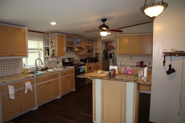 Single Family Residence For Sale in Fannin County , 2306 County Road 4145, Bonham, Texas 75418, 4 Bedroom, 3 Bathroom, Garage spaces, 1,792 Sqft, built in 2001, mls#21062525, Real Estate Agent in Bonham, Homes For Sale in Fannin county, Homes For Sale in Bonham, Realtor in Bonham Texas, Real Estate Brokerage Independent Realty Texas, Luminita Cordes Realtor