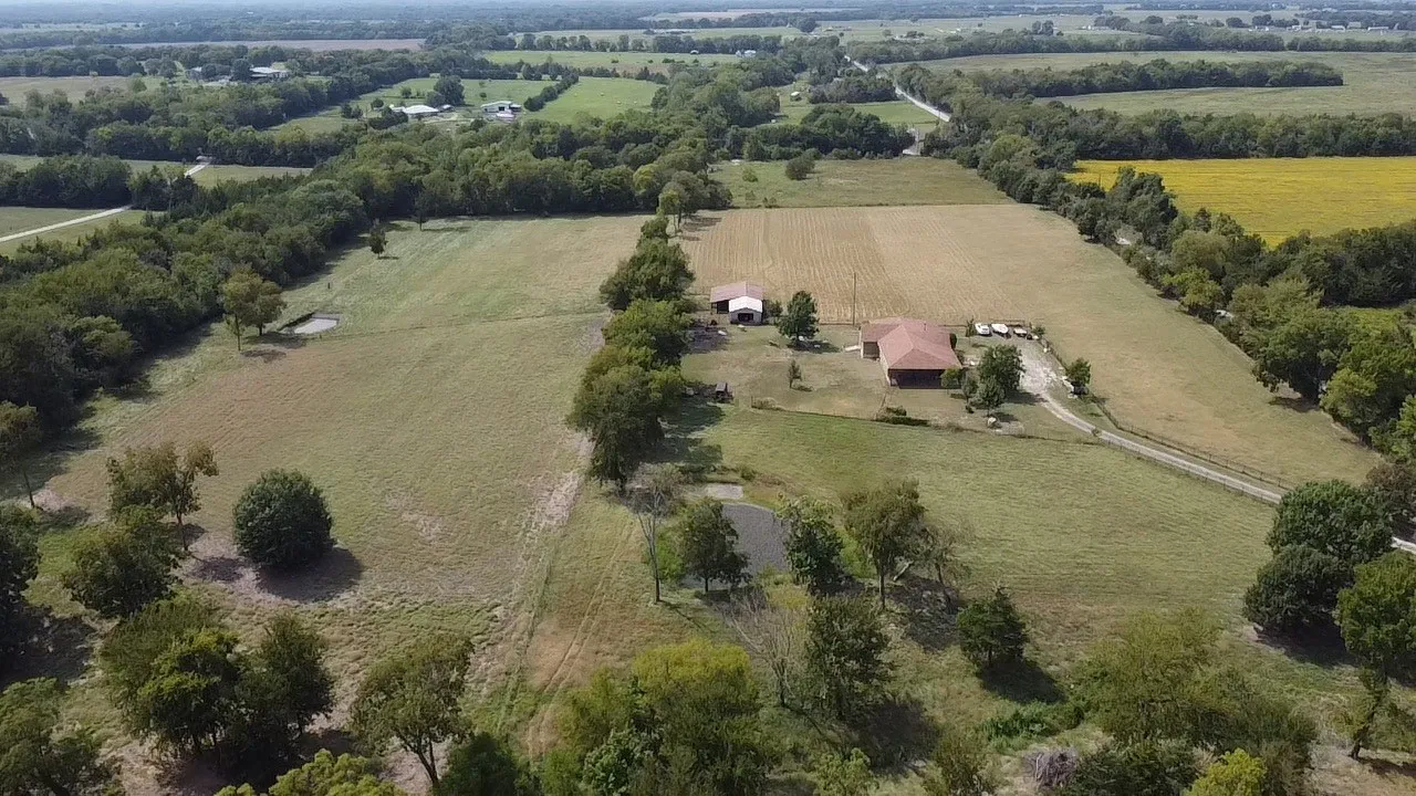 Single Family Residence For Sale in Fannin County , 2306 County Road 4145, Bonham, Texas 75418, 4 Bedroom, 3 Bathroom, Garage spaces, 1,792 Sqft, built in 2001, mls#21062525, Real Estate Agent in Bonham, Homes For Sale in Fannin county, Homes For Sale in Bonham, Realtor in Bonham Texas, Real Estate Brokerage Independent Realty Texas, Luminita Cordes Realtor