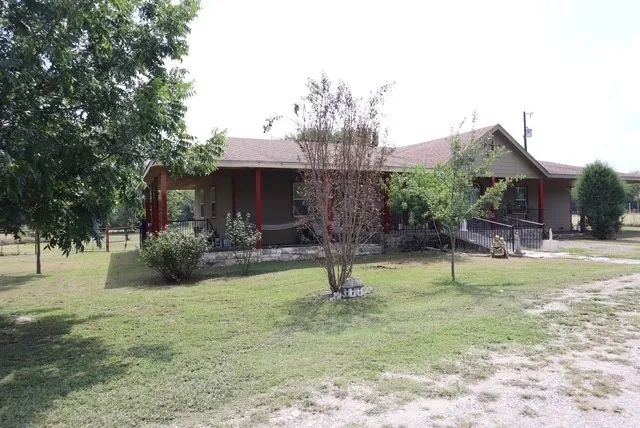 Single Family Residence For Sale in Fannin County , 2306 County Road 4145, Bonham, Texas 75418, 4 Bedroom, 3 Bathroom, Garage spaces, 1,792 Sqft, built in 2001, mls#21062525, Real Estate Agent in Bonham, Homes For Sale in Fannin county, Homes For Sale in Bonham, Realtor in Bonham Texas, Real Estate Brokerage Independent Realty Texas, Luminita Cordes Realtor