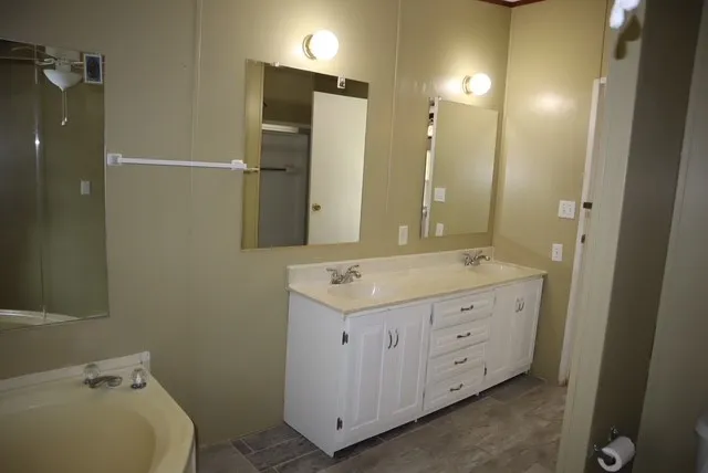 Single Family Residence For Sale in Fannin County , 2306 County Road 4145, Bonham, Texas 75418, 4 Bedroom, 3 Bathroom, Garage spaces, 1,792 Sqft, built in 2001, mls#21062525, Real Estate Agent in Bonham, Homes For Sale in Fannin county, Homes For Sale in Bonham, Realtor in Bonham Texas, Real Estate Brokerage Independent Realty Texas, Luminita Cordes Realtor
