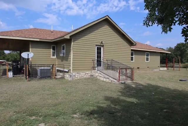 Single Family Residence For Sale in Fannin County , 2306 County Road 4145, Bonham, Texas 75418, 4 Bedroom, 3 Bathroom, Garage spaces, 1,792 Sqft, built in 2001, mls#21062525, Real Estate Agent in Bonham, Homes For Sale in Fannin county, Homes For Sale in Bonham, Realtor in Bonham Texas, Real Estate Brokerage Independent Realty Texas, Luminita Cordes Realtor