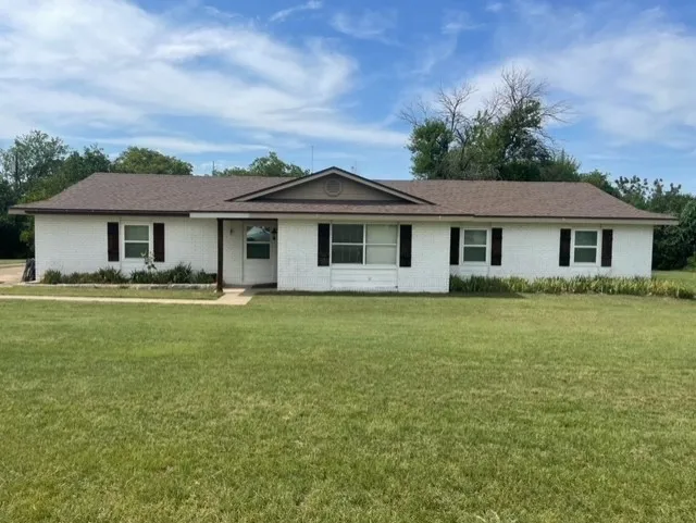 Single Family Residence For Sale in Mc Lennan County , 130 Castleman Circle, Hewitt, Texas 76643, 3 Bedroom, 2 Bathroom, Garage spaces, 1,982 Sqft, built in 1976, mls#21062791, Real Estate Agent in Hewitt, Homes For Sale in Mc Lennan county, Homes For Sale in Hewitt, Realtor in Hewitt Texas, Real Estate Brokerage Independent Realty Texas, Luminita Cordes Realtor
