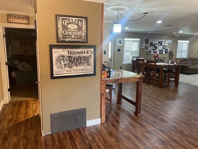 Single Family Residence For Sale in Mc Lennan County , 130 Castleman Circle, Hewitt, Texas 76643, 3 Bedroom, 2 Bathroom, Garage spaces, 1,982 Sqft, built in 1976, mls#21062791, Real Estate Agent in Hewitt, Homes For Sale in Mc Lennan county, Homes For Sale in Hewitt, Realtor in Hewitt Texas, Real Estate Brokerage Independent Realty Texas, Luminita Cordes Realtor