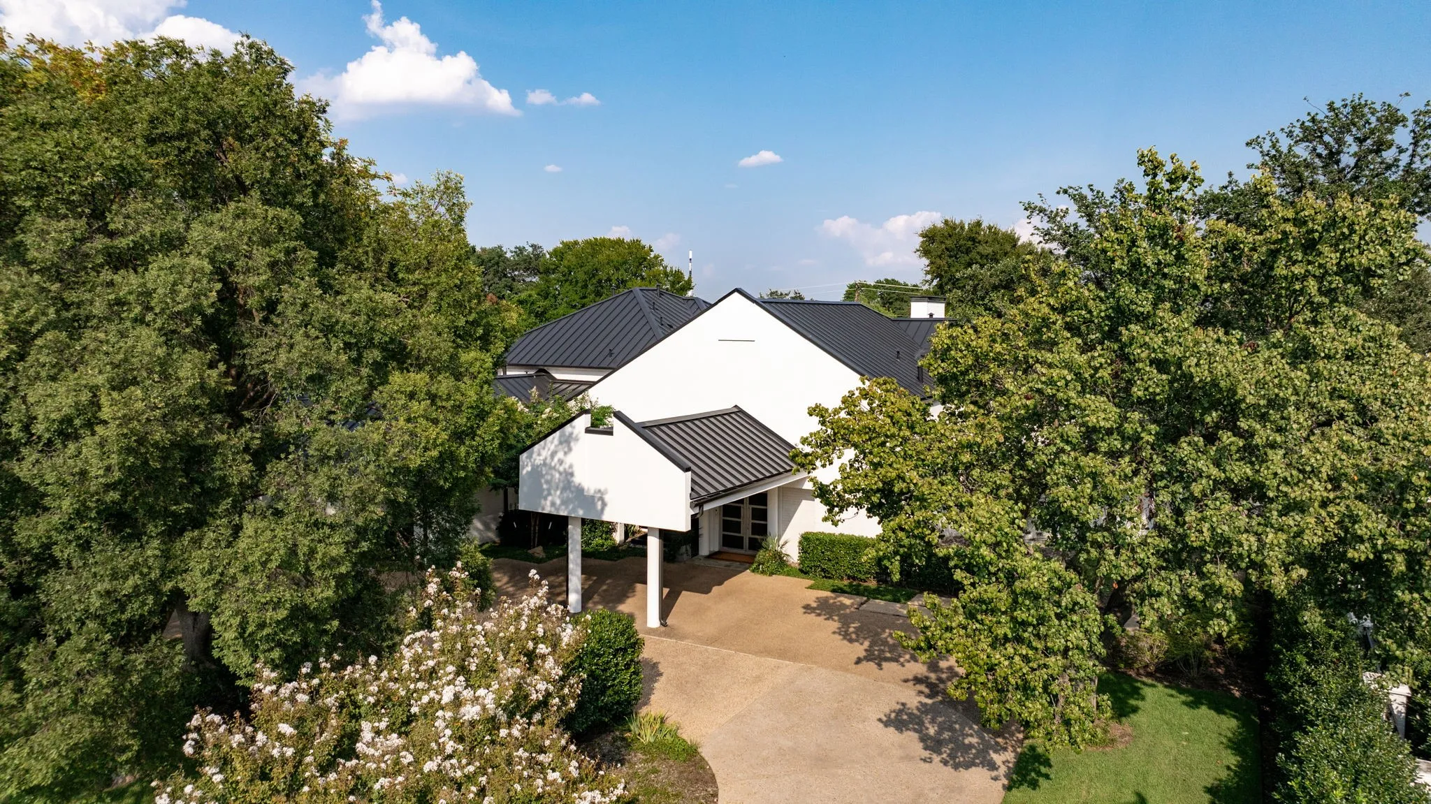 Single Family Residence For Sale in Dallas County , 6018 Rose Grove Court, Dallas, Texas 75248, 5 Bedroom, 7 Bathroom, 3 Garage spaces, 6,494 Sqft, built in 1988, Preowned, mls#21062283, Real Estate Agent in Dallas, Homes For Sale in Dallas county, Homes For Sale in Dallas, Realtor in Dallas Texas, Real Estate Brokerage Independent Realty Texas, Luminita Cordes Realtor