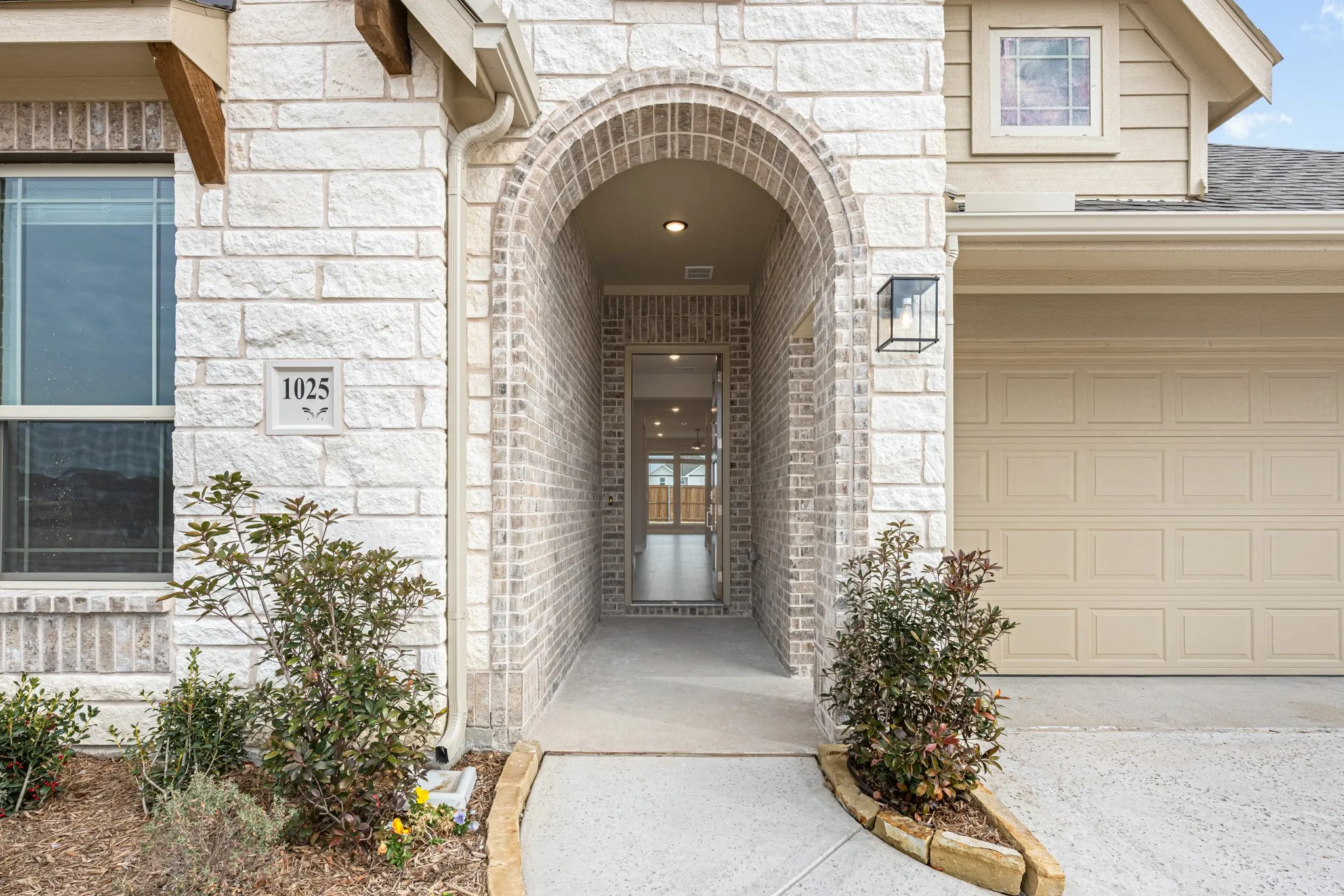 Single Family Residence For Sale in Rockwall County , 1025 Bearing Street, Royse City, Texas 75189, 3 Bedroom, 3 Bathroom, 2 Garage spaces, 2,102 Sqft, built in 2025, New Construction - Complete, mls#21063152, Real Estate Agent in Royse City, Homes For Sale in Rockwall county, Homes For Sale in Royse City, Realtor in Royse City Texas, Real Estate Brokerage Independent Realty Texas, Luminita Cordes Realtor