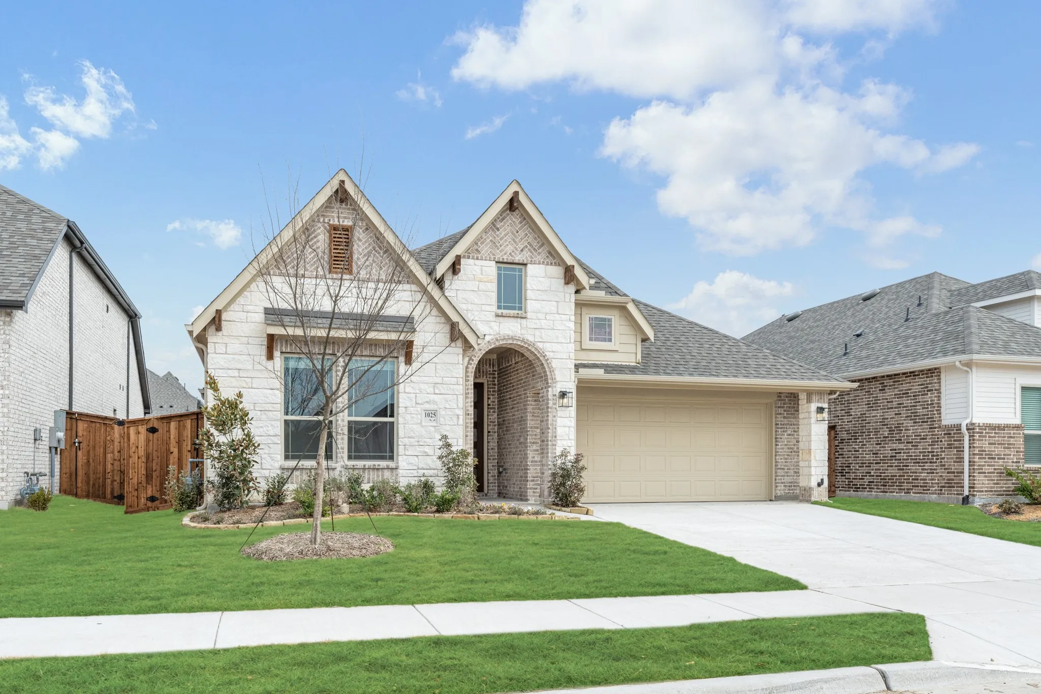 Single Family Residence For Sale in Rockwall County , 1025 Bearing Street, Royse City, Texas 75189, 3 Bedroom, 3 Bathroom, 2 Garage spaces, 2,102 Sqft, built in 2025, New Construction - Complete, mls#21063152, Real Estate Agent in Royse City, Homes For Sale in Rockwall county, Homes For Sale in Royse City, Realtor in Royse City Texas, Real Estate Brokerage Independent Realty Texas, Luminita Cordes Realtor