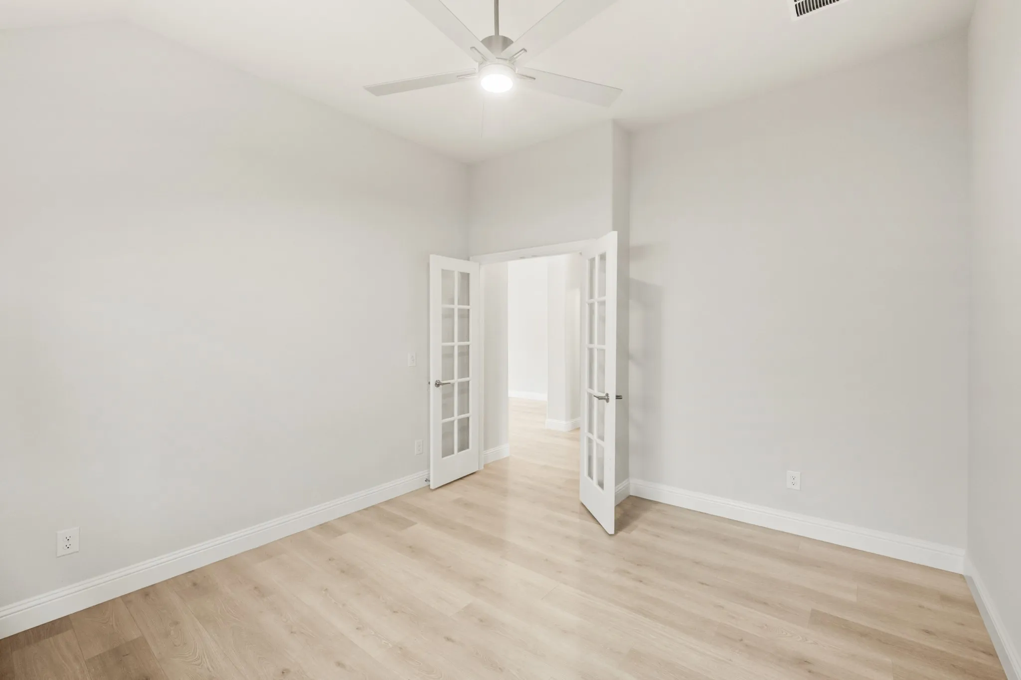 Single Family Residence For Sale in Rockwall County , 1025 Bearing Street, Royse City, Texas 75189, 3 Bedroom, 3 Bathroom, 2 Garage spaces, 2,102 Sqft, built in 2025, New Construction - Complete, mls#21063152, Real Estate Agent in Royse City, Homes For Sale in Rockwall county, Homes For Sale in Royse City, Realtor in Royse City Texas, Real Estate Brokerage Independent Realty Texas, Luminita Cordes Realtor