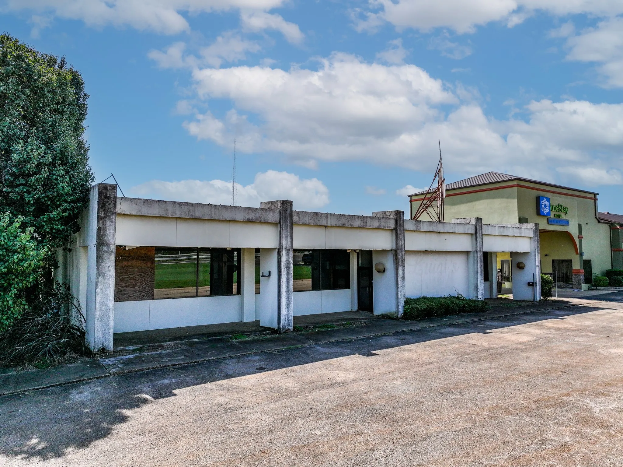 Retail For Sale in Titus County , 108 E Burton Road, Mt Pleasant, Texas 75455, 0, 0, Garage spaces, 0 Sqft, built in 1975, Preowned, mls#21062802, Real Estate Agent in Mt Pleasant, Homes For Sale in Titus county, Homes For Sale in Mt Pleasant, Realtor in Mt Pleasant Texas, Real Estate Brokerage Independent Realty Texas, Luminita Cordes Realtor