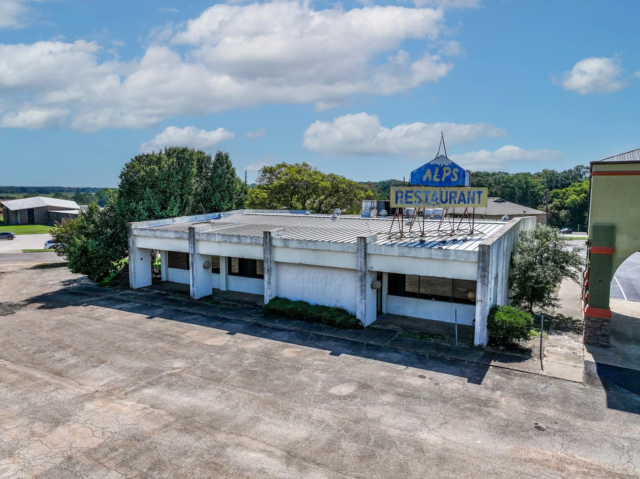 Retail For Sale in Titus County , 108 E Burton Road, Mt Pleasant, Texas 75455, 0, 0, Garage spaces, 0 Sqft, built in 1975, Preowned, mls#21062802, Real Estate Agent in Mt Pleasant, Homes For Sale in Titus county, Homes For Sale in Mt Pleasant, Realtor in Mt Pleasant Texas, Real Estate Brokerage Independent Realty Texas, Luminita Cordes Realtor