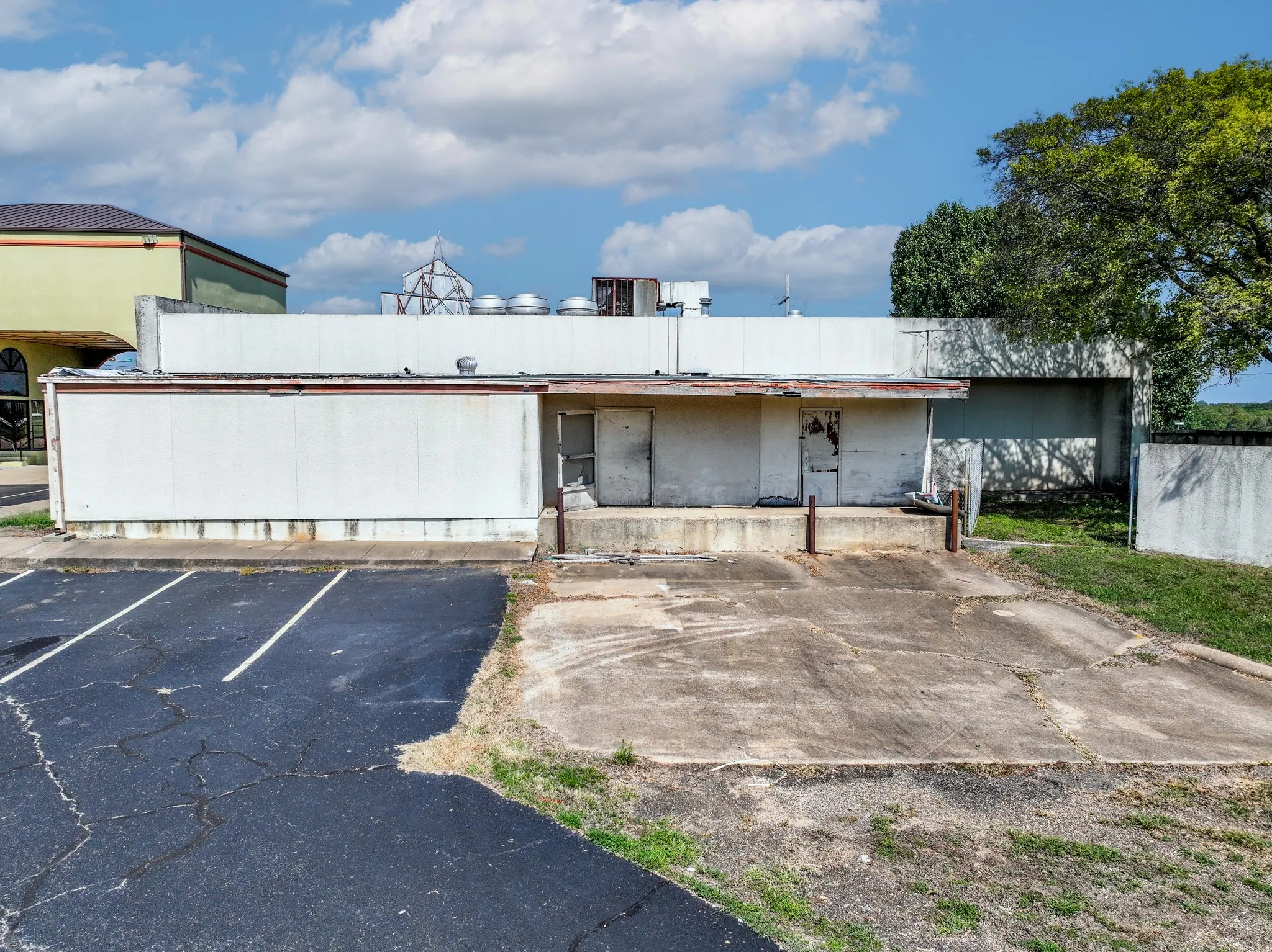 Retail For Sale in Titus County , 108 E Burton Road, Mt Pleasant, Texas 75455, 0, 0, Garage spaces, 0 Sqft, built in 1975, Preowned, mls#21062802, Real Estate Agent in Mt Pleasant, Homes For Sale in Titus county, Homes For Sale in Mt Pleasant, Realtor in Mt Pleasant Texas, Real Estate Brokerage Independent Realty Texas, Luminita Cordes Realtor