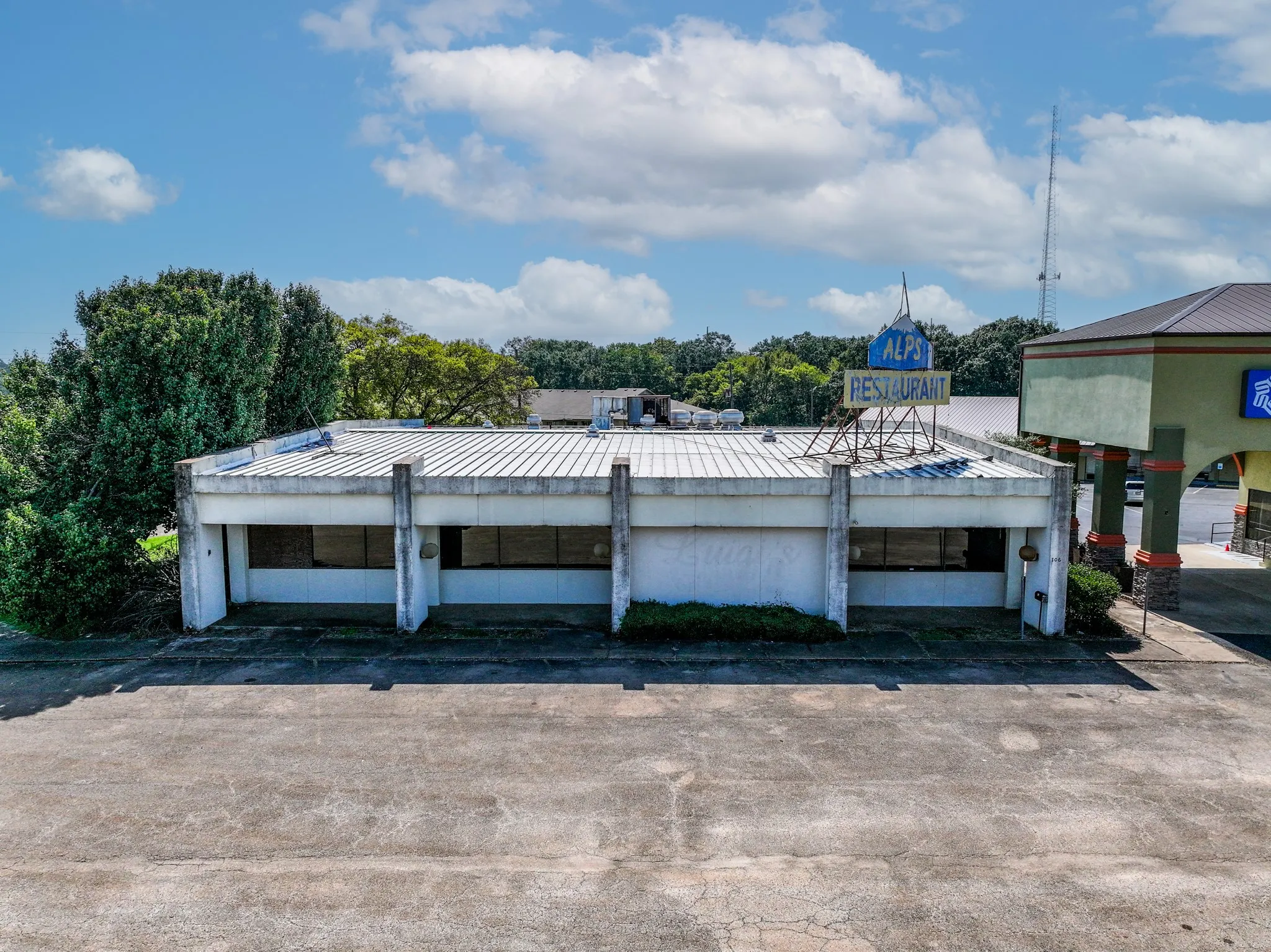 Retail For Sale in Titus County , 108 E Burton Road, Mt Pleasant, Texas 75455, 0, 0, Garage spaces, 0 Sqft, built in 1975, Preowned, mls#21062802, Real Estate Agent in Mt Pleasant, Homes For Sale in Titus county, Homes For Sale in Mt Pleasant, Realtor in Mt Pleasant Texas, Real Estate Brokerage Independent Realty Texas, Luminita Cordes Realtor