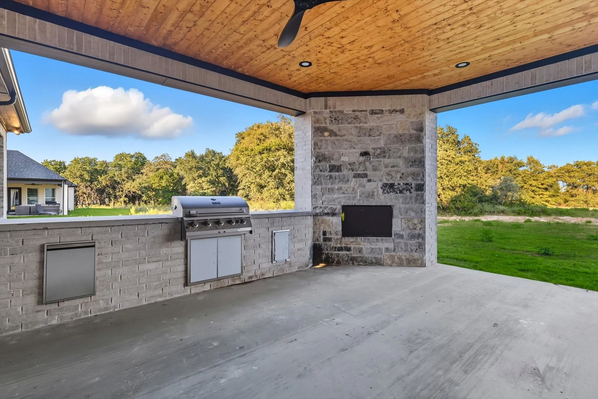 View of patio featuring an outdoor kitchen and a ceiling fan