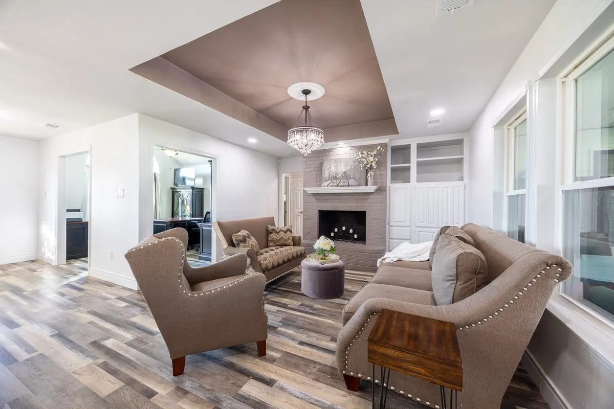Main House: Open floor plan with wood or gas log fireplace.