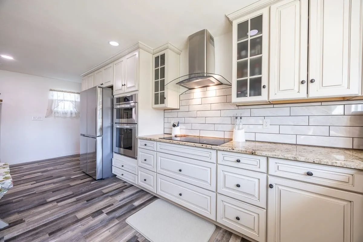  Guest House: Lots of cabinet and counter space.