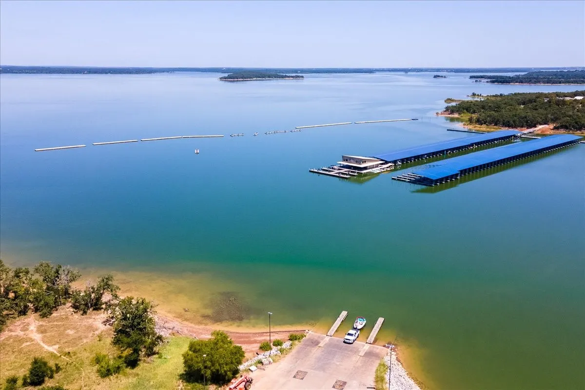 Minutes from Lake Ray Roberts!